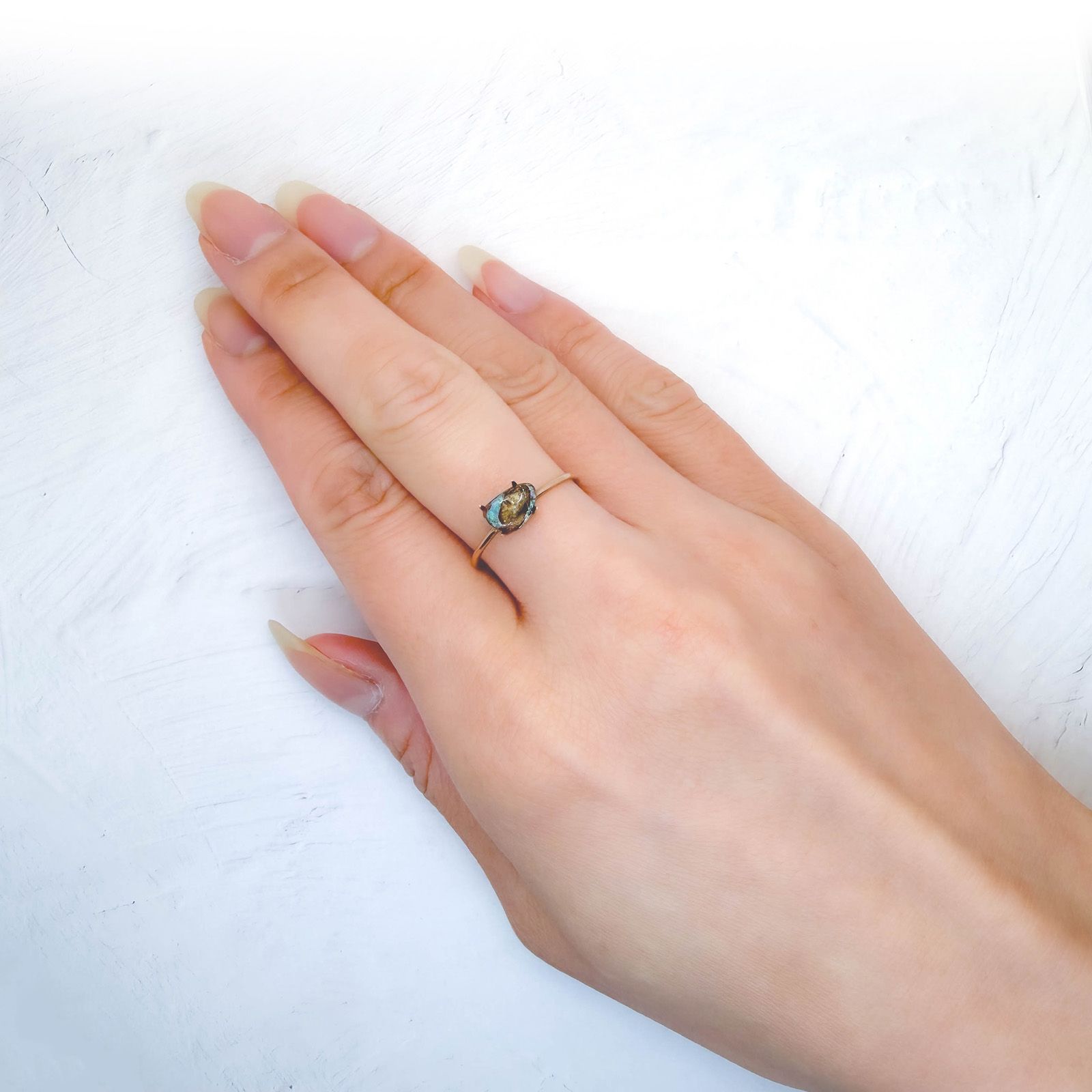 ボルダーオパール オーストラリア産 0.58ct / 7.3x4.9mm前後 [260933076]