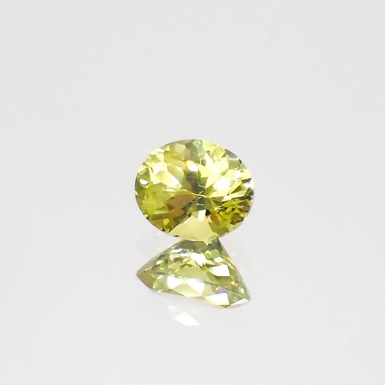 クリソベリル(宝石名クリソベリル)マダガスカル産 0.58ct 識別済[220114495]5.4x4.6mm前後