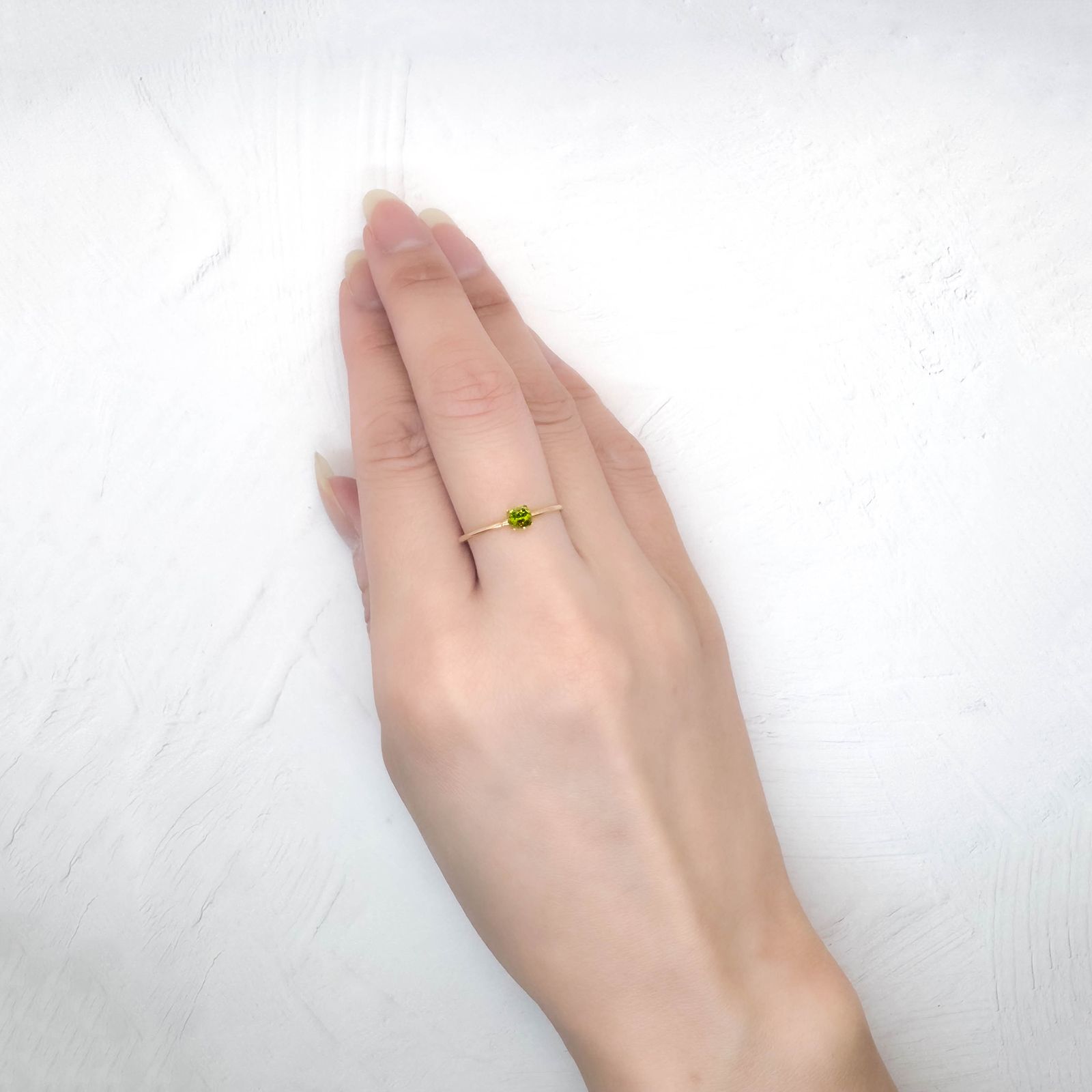 カラーチェンジスフェーン パキスタン産 0.23ct / 3.7x3.7mm前後 [250931061]