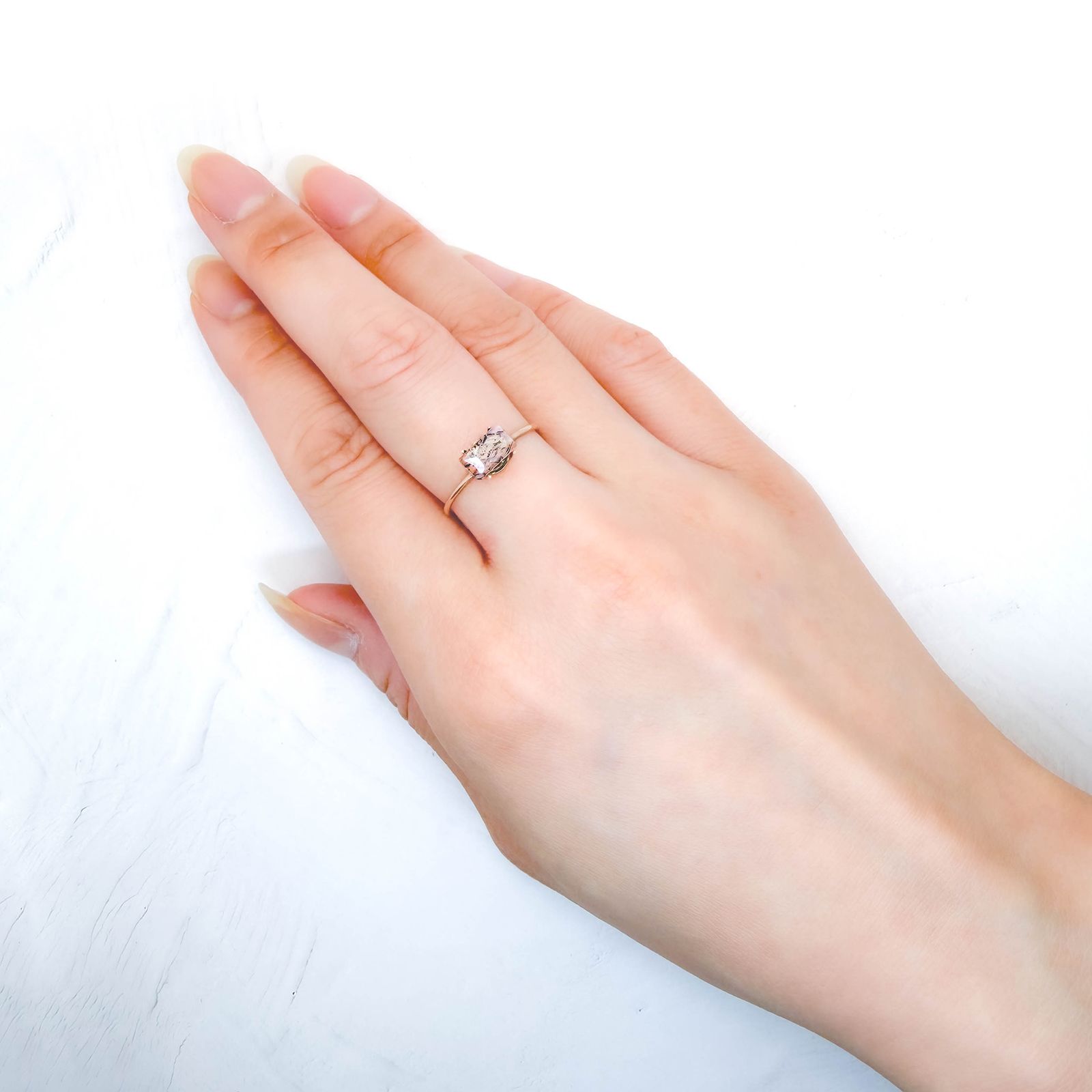 レインボーラティスサンストーン オーストラリア産 0.76ct / 7.5x4.2mm前後 [260632533]