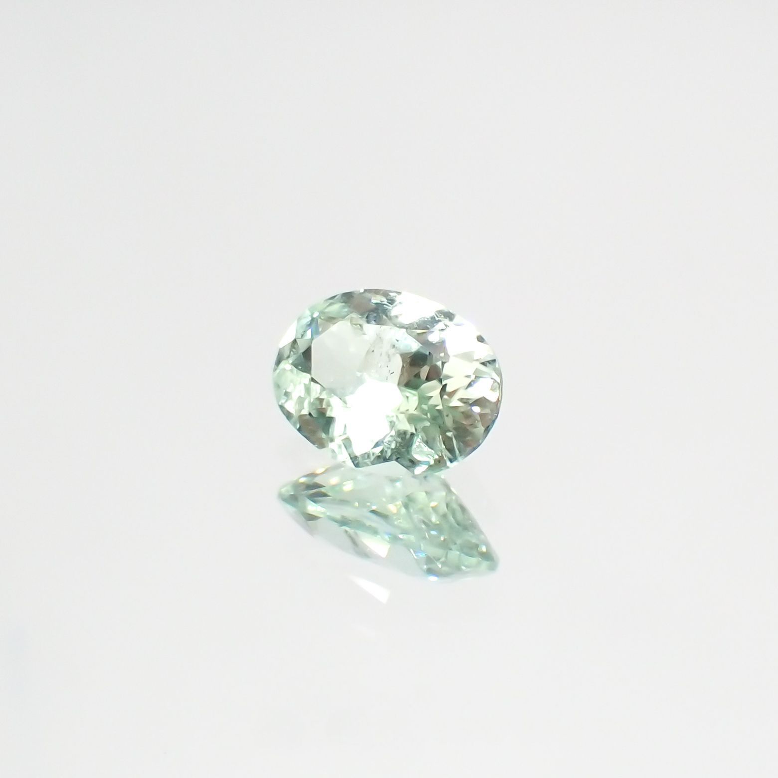 バナジウムコーネルピン(宝石名コーネルピン)タンザニア・タンガ州産 0.80ct 識別済[220115632]6.8x5.1mm前後