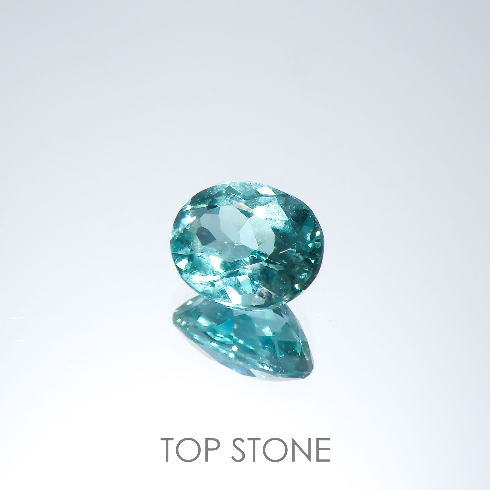 ブルーグリーンアパタイト(宝石名アパタイト)マダガスカル産 0.63ct 識別済[220515938]5.8x4.7mm前後