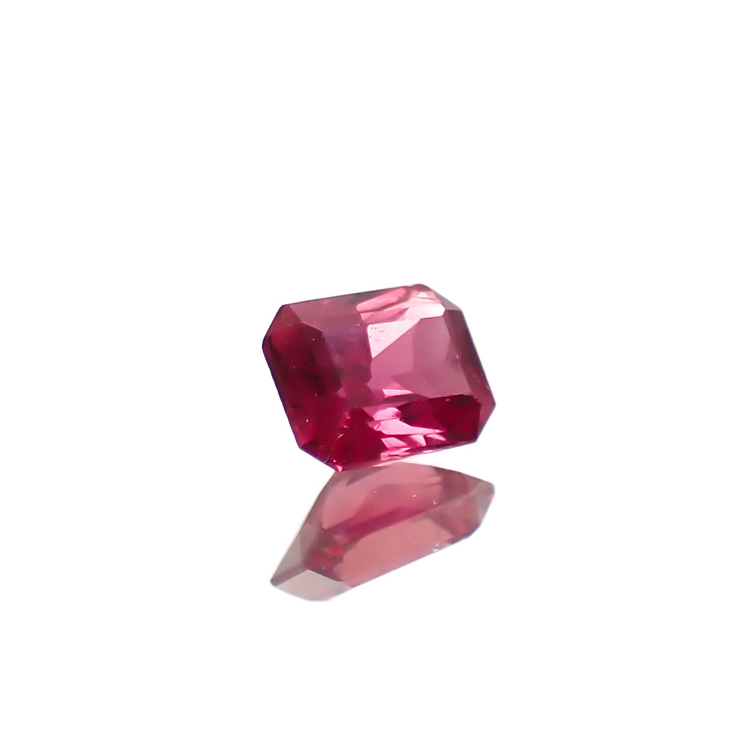 ルビー(宝石名ルビー)マダガスカル産 0.253ct ソ付(彩珠)[250630506]3.9x3.1mm前後