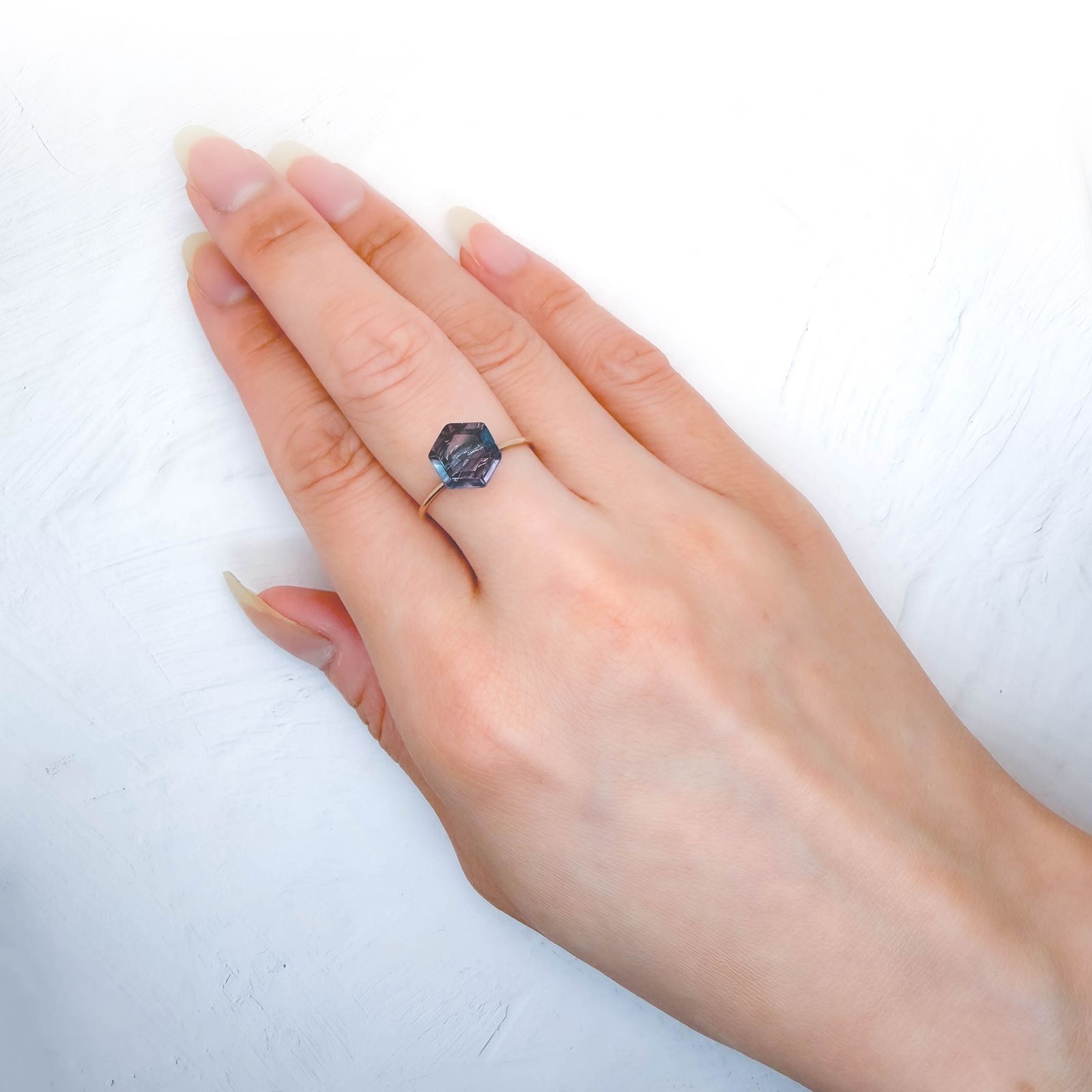 ◇ヘキサゴンカット◇パーティカラーフローライト フルオレッセンス 中国産 2.26ct / 9.4x8.3mm前後 [260932783]
