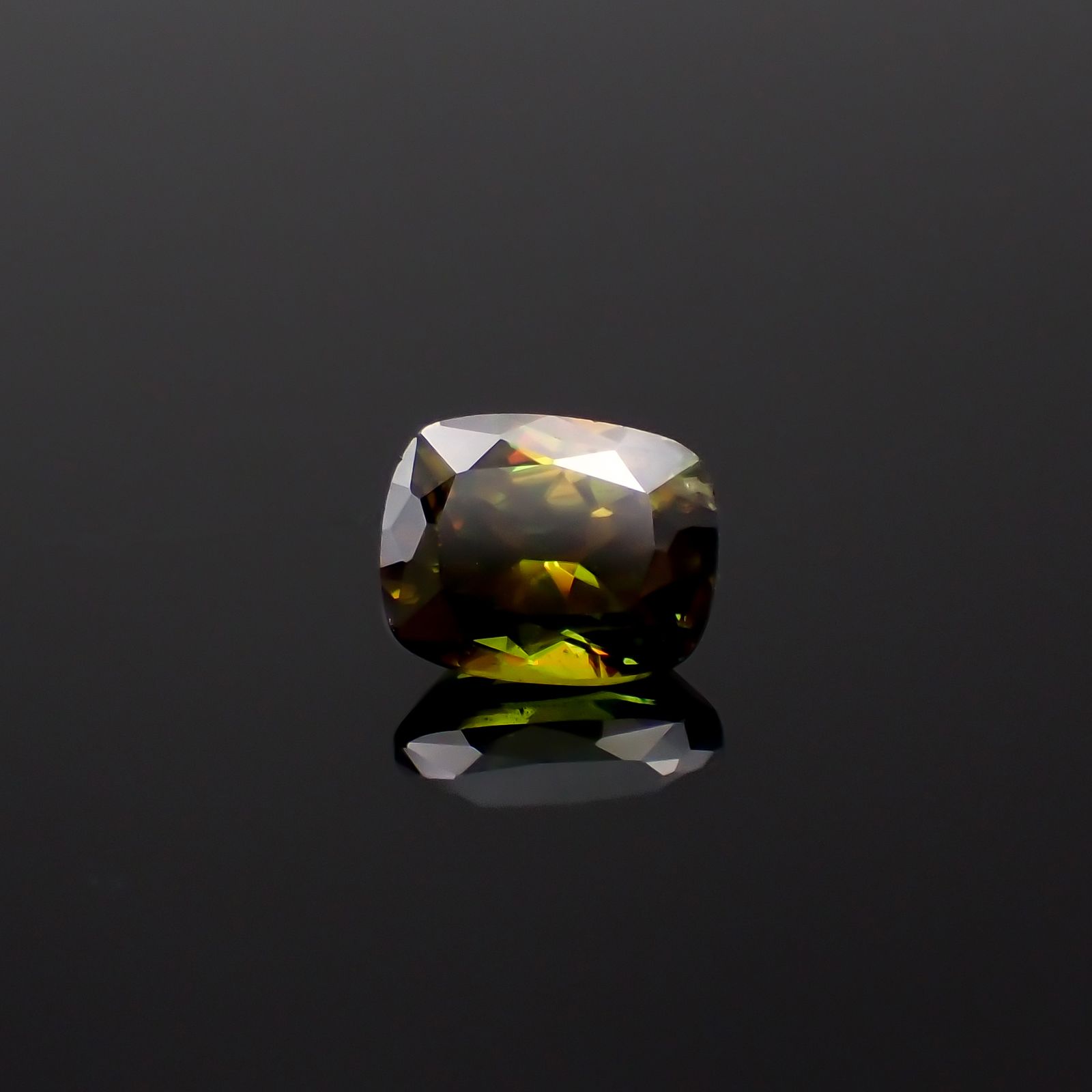 カラーチェンジスフェーン パキスタン産 1.58ct[231224744]7.5x6mm前後