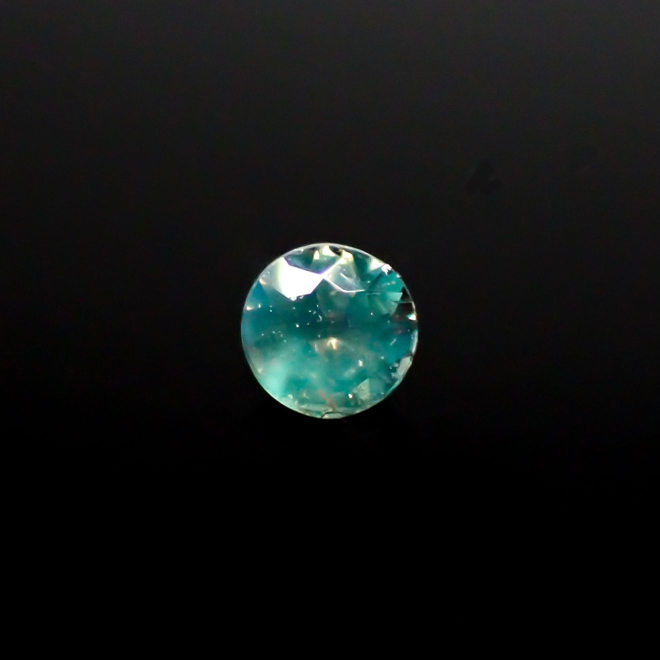 シルキーアレキサンドライト ブラジル・ミナスジェライス州ヘマチタ鉱山産 0.076ct[240929059]2.5x2.5mm前後