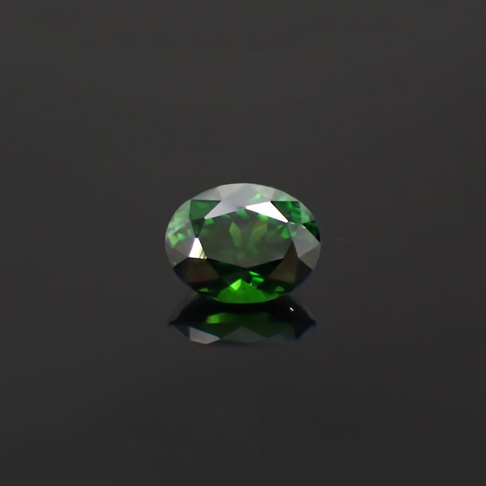 クロムトルマリン(宝石名クロム・トルマリン)タンザニア産 ソ付(彩珠) 2.793ct / 10x7.7mm前後 [221119037]