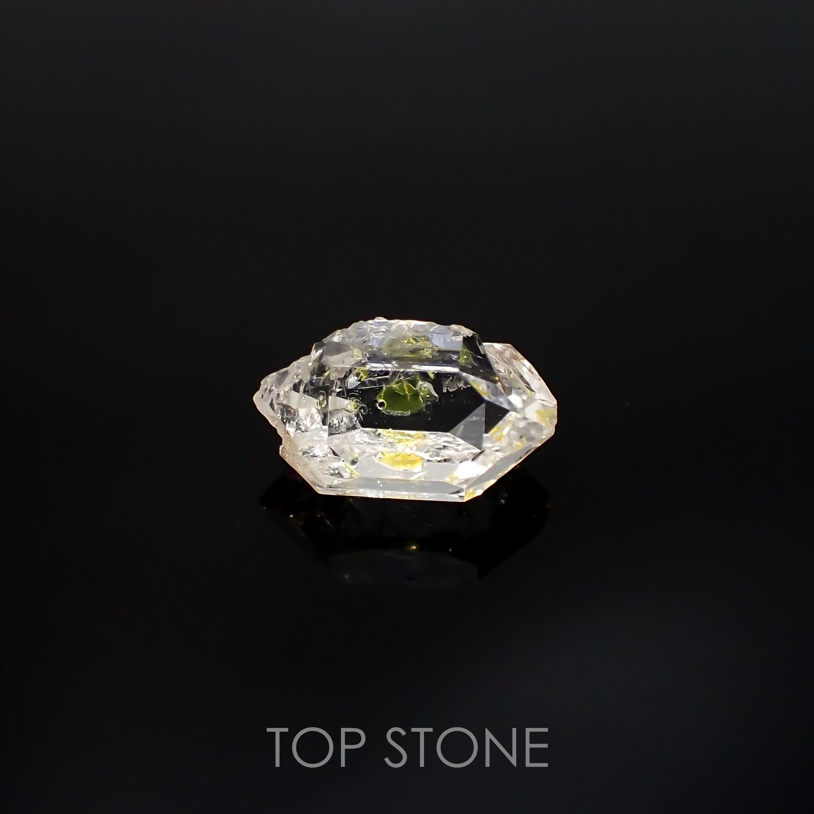 オイルインクォーツ 原石パキスタン産 7.64ct[220515871]16.1x9.7mm前後