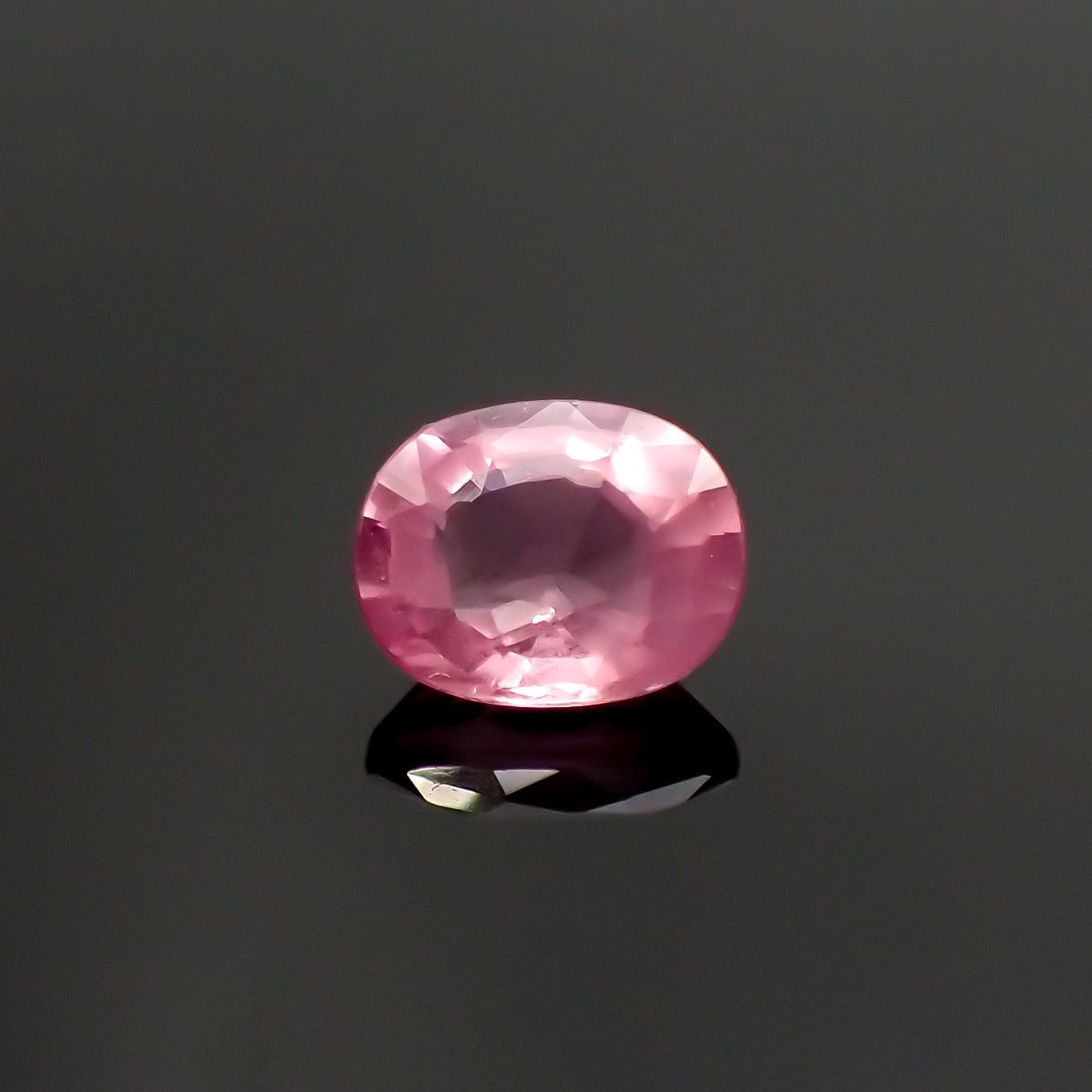 シルキーピンクスピネル(宝石名ピンク・スピネル) タンザニア産 0.86ct 識別済[240212896]6.4×5mm前後