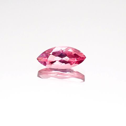 ホットピンクスピネル(宝石名ピンク・スピネル)タンザニア産 0.38ct 識別済[231124096]7.2x3.3mm前後