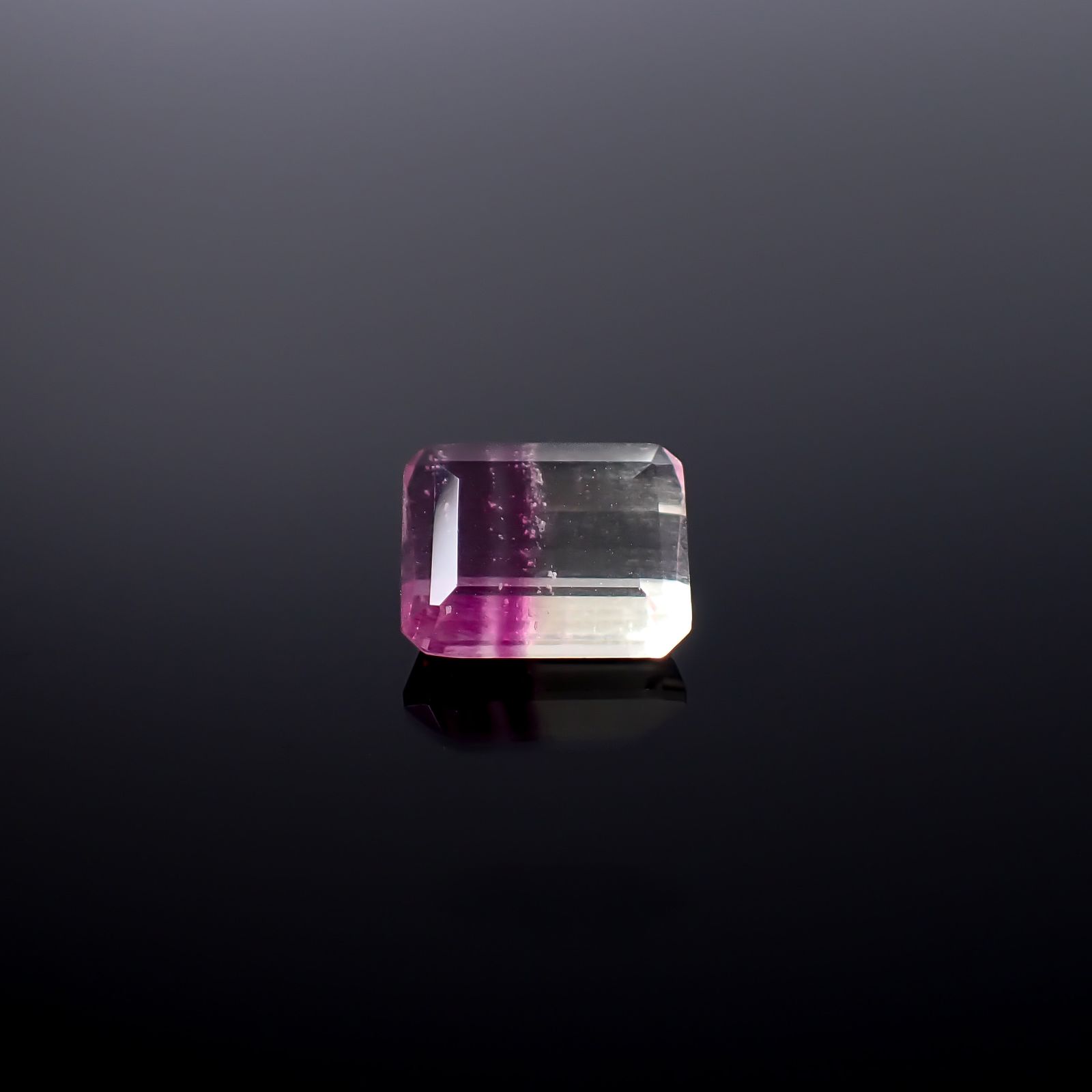 バイカラーフローライト フルオレッセンス 中国産 4.03ct / 10.1x8.1mm前後 [260932779]