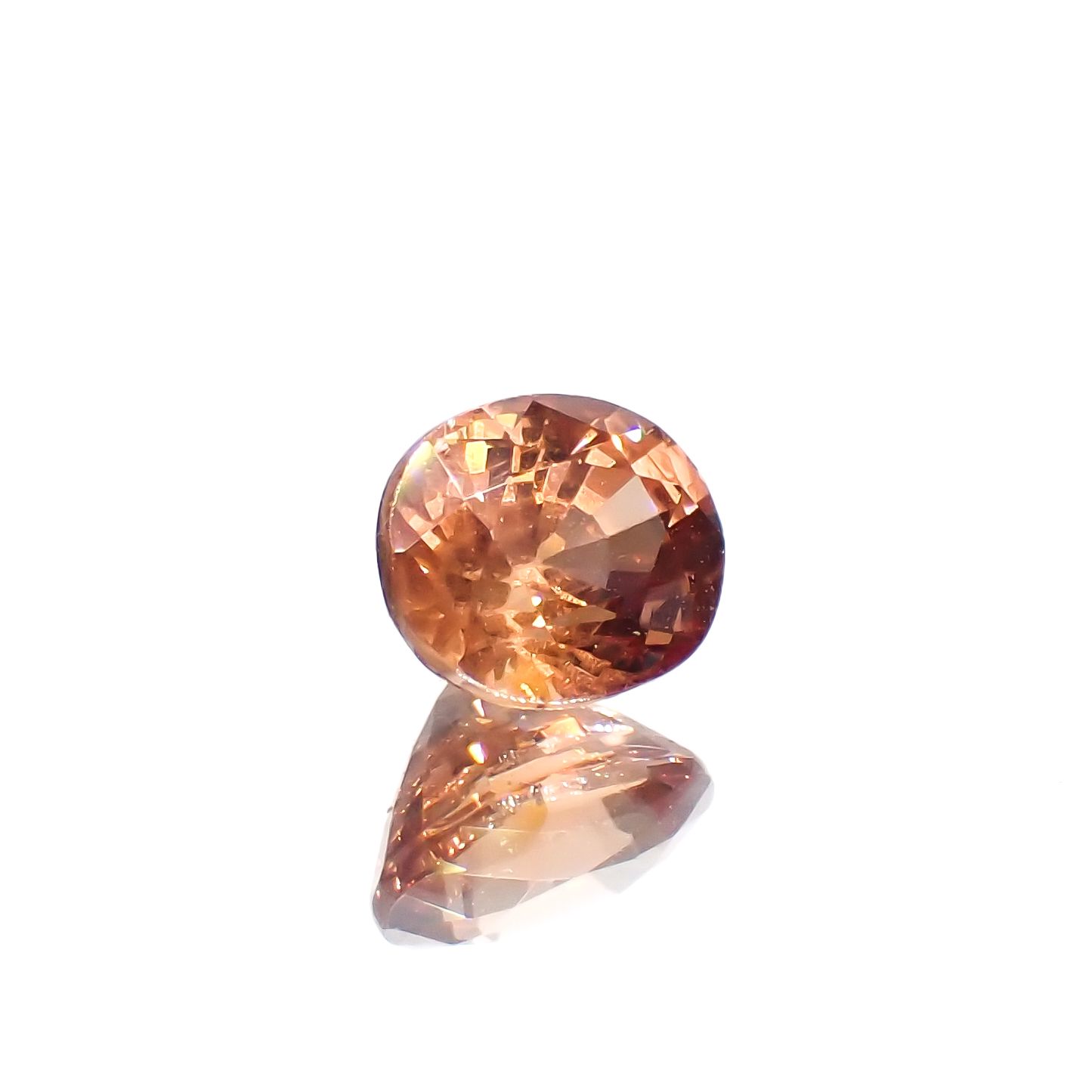 カラーチェンジマラヤガーネット(宝石名ガーネット)タンザニア産 1.05ct 識別済[230421638]6.1x5mm前後