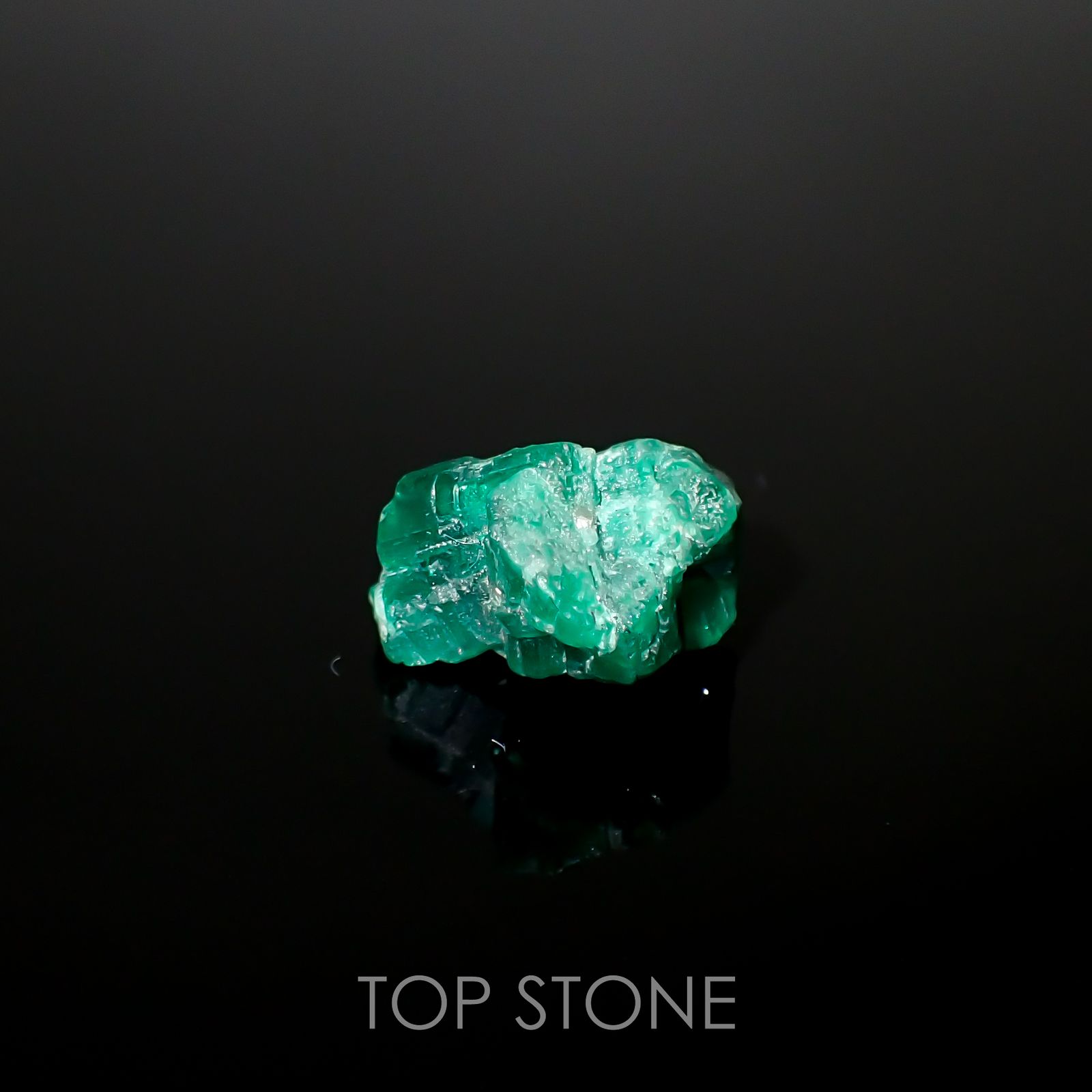 エメラルド 原石 コロンビア・ムゾー鉱山産 10.06ct[220515784]15.8x12.6mm前後
