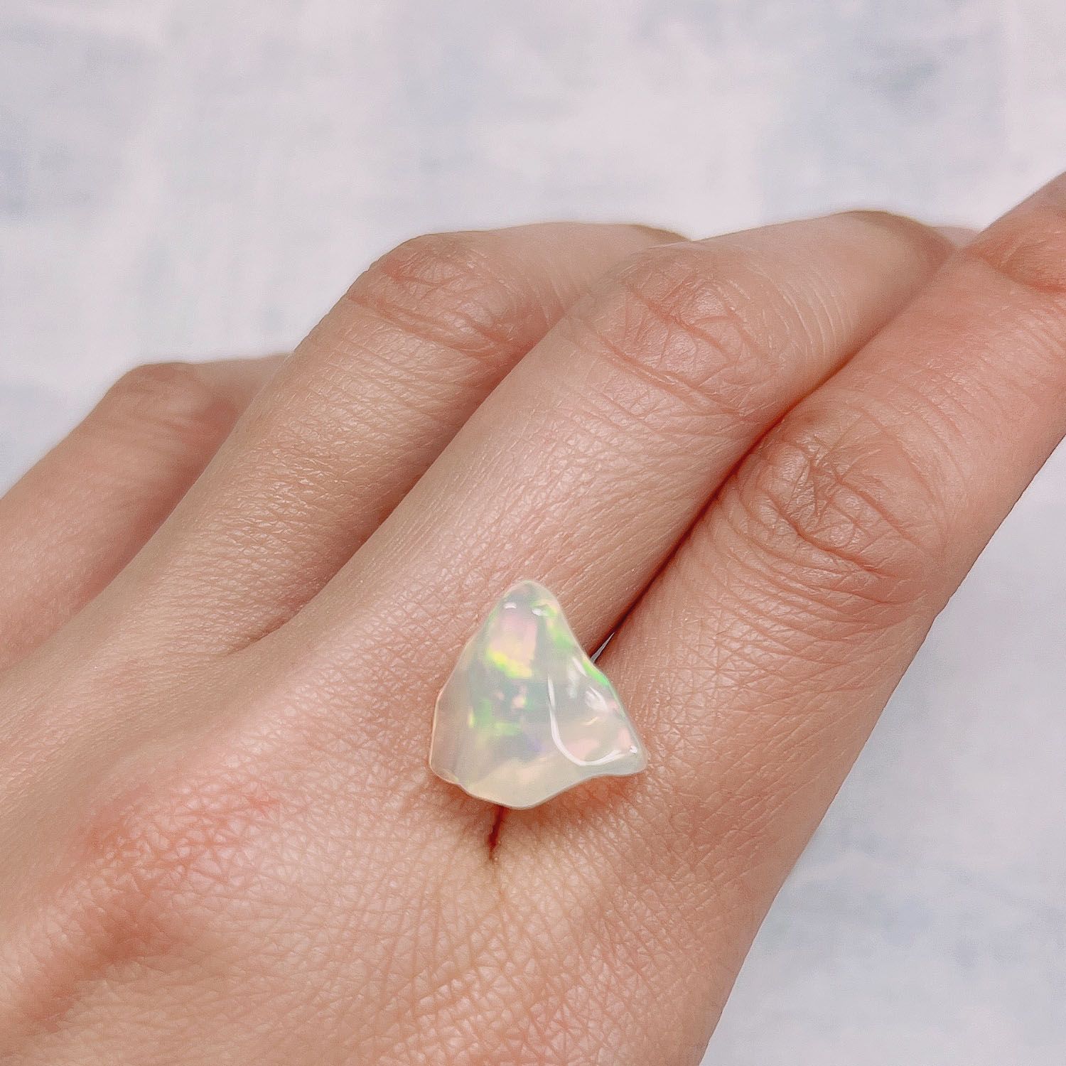 ◇バロック型◇エチオピアオパール(宝石名オパール) エチオピア産 4.51ct 識別済[210813176]13.5×12.9mm前後