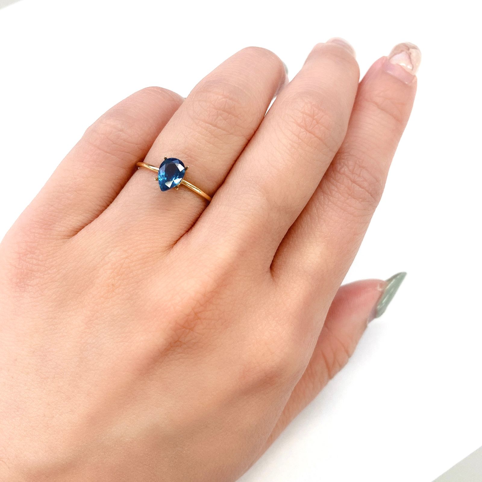 オーシャンブルーカイヤナイト インド産 ルース 0.88ct[210410520]6.9×4.8mm前後