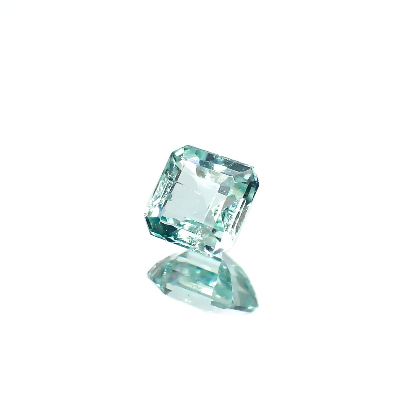 パステルカラーエメラルド コロンビア産 0.17ct[240225946]3.2x3.2mm前後