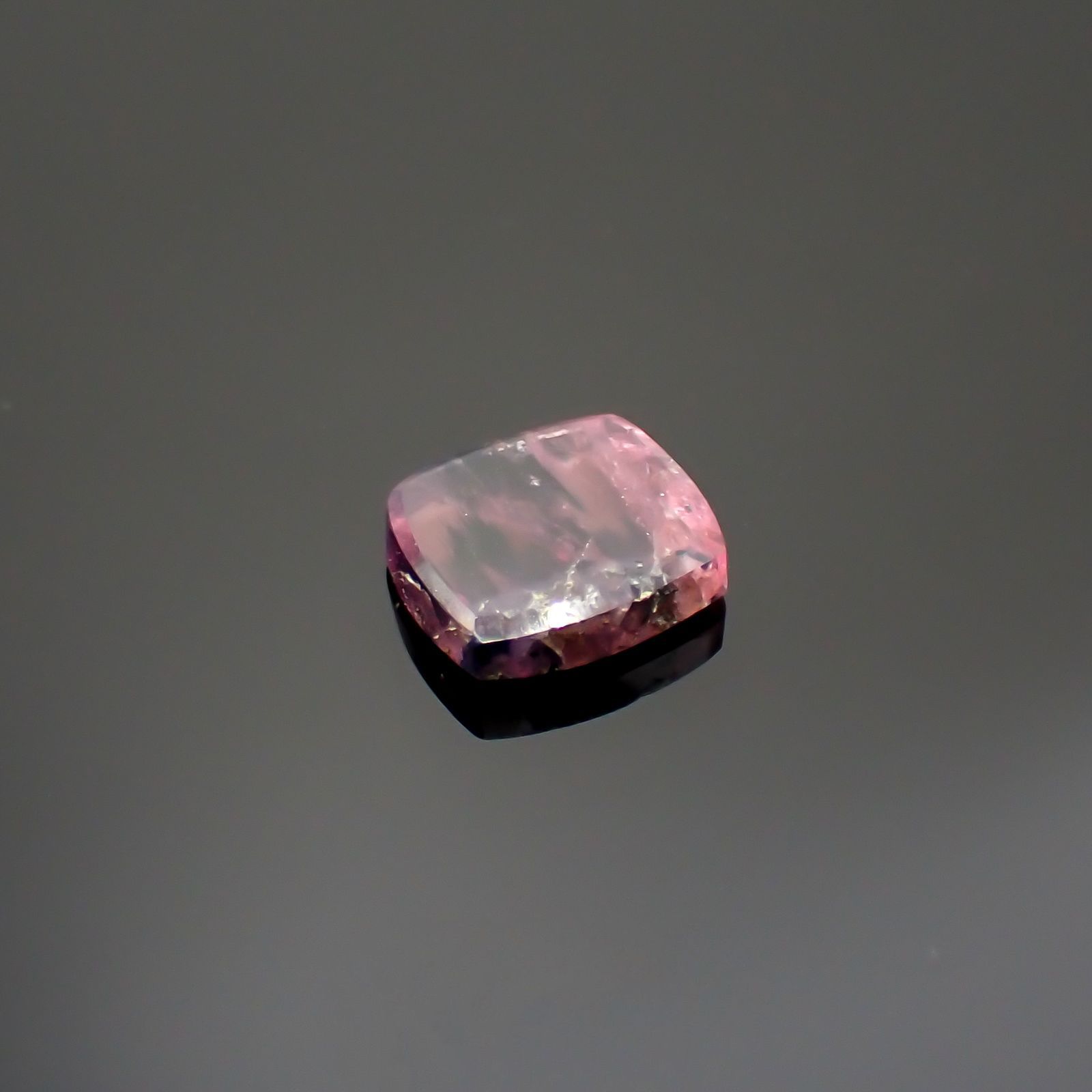 ウィンザーサファイア(宝石名サファイア)タンザニア・ウィンザー産 2.99ct 識別済[220515946]9.2x8.4mm前後