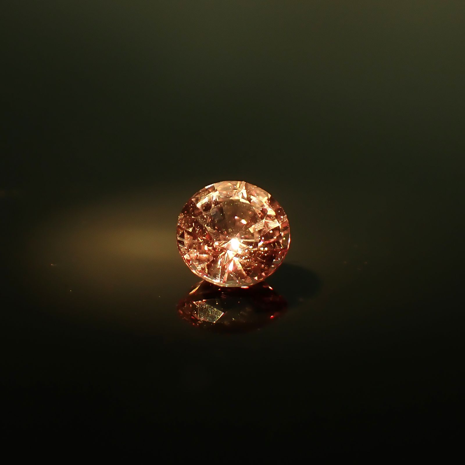 ドラゴンガーネット タンザニア産 0.57ct / 4.9x4.9mm前後 [260732669]