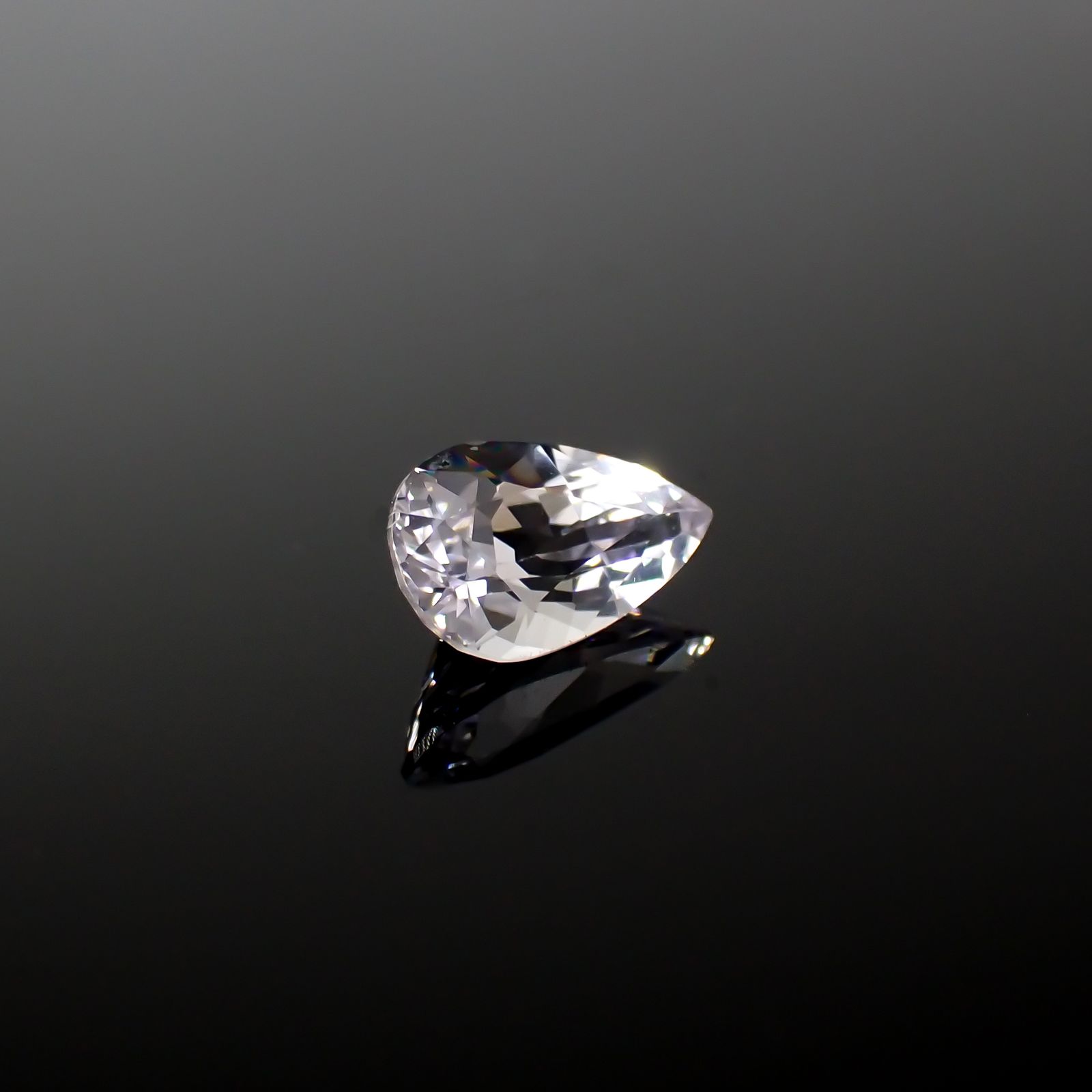 アイスラベンダーサファイア(宝石名サファイア)スリランカ/マダガスカル産 0.80ct 識別済[240226287]7.4x4.4mm前後