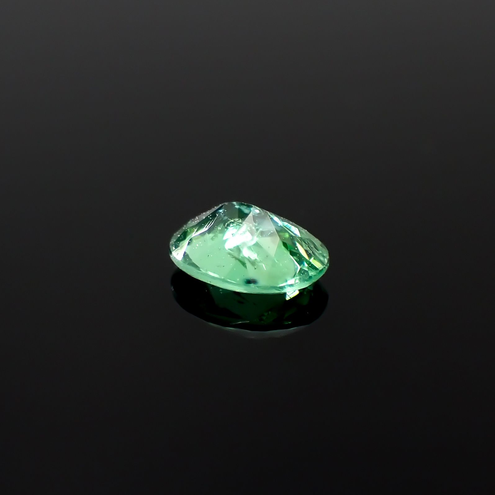 パライバトルマリン ブラジル・パライバ州バターリャ鉱山産 0.54ct[240928734]6.1x4.7mm前後