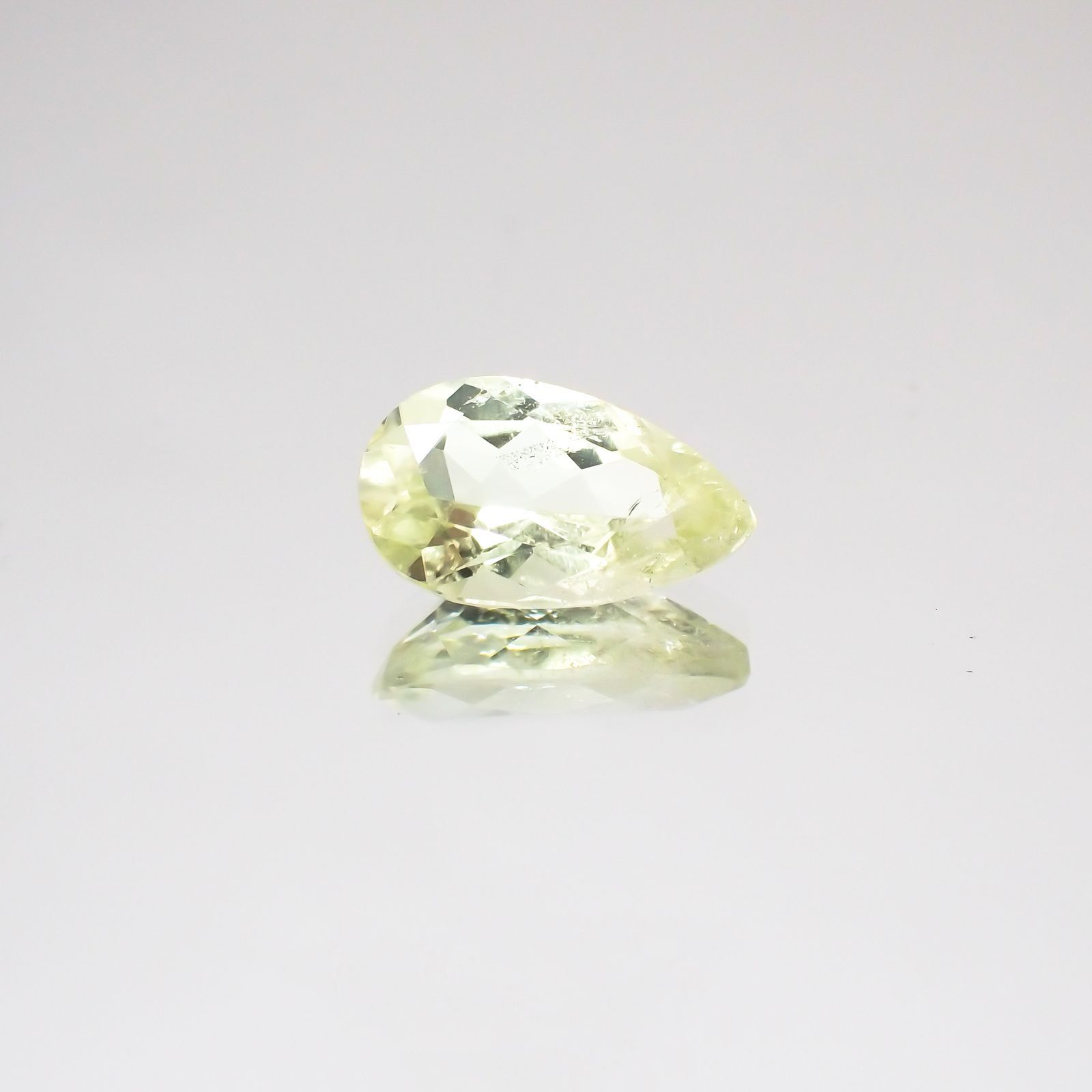 ブラジリアナイト(宝石名ブラジリアナイト) ブラジル産 1.22ct 識別済[210510750]9.5×5.6mm前後