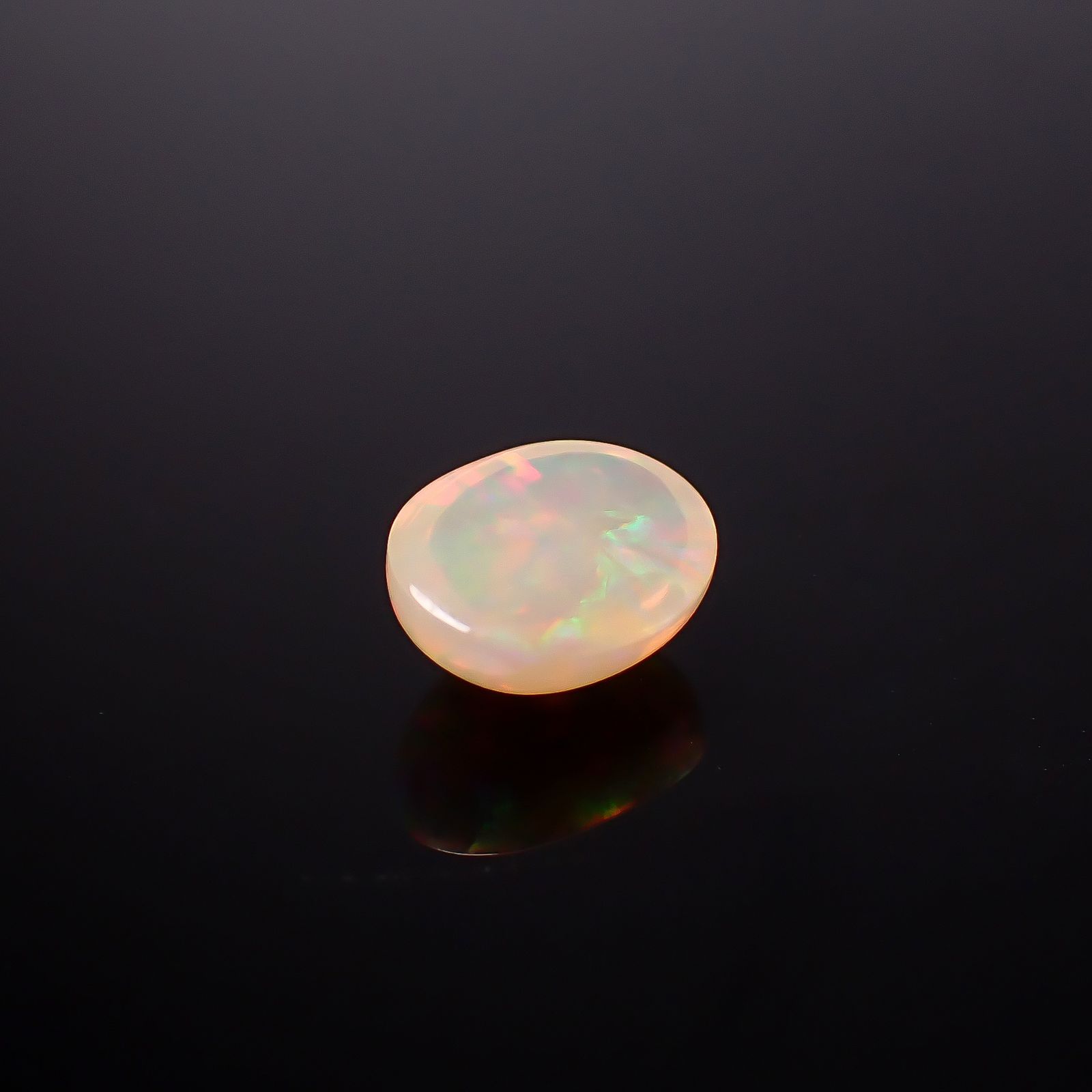 エチオピアオパール(宝石名オパール)エチオピア産 ソ付(彩珠) 2.486ct / 11.1x8.9mm前後 [260722823]