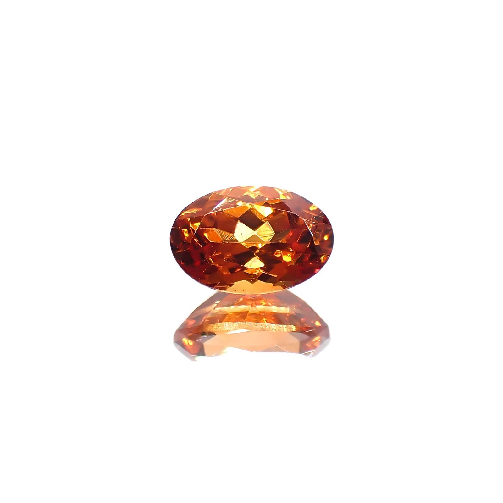 スペサルティンガーネット(宝石名ガーネット)タンザニア産 識別済 0.74ct / 6.1x4.1mm前後 [260617548]