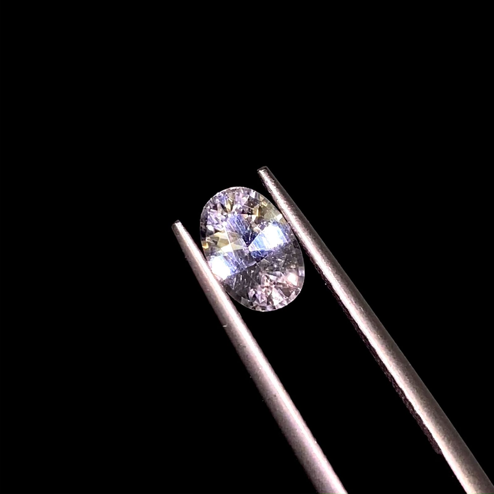 カラーレスエンスタタイト(宝石名ホワイト・エンスタタイト)スリランカ産 0.88ct 識別済[220115570]7.4x5mm前後 | TOP  STONE(トップストーン)