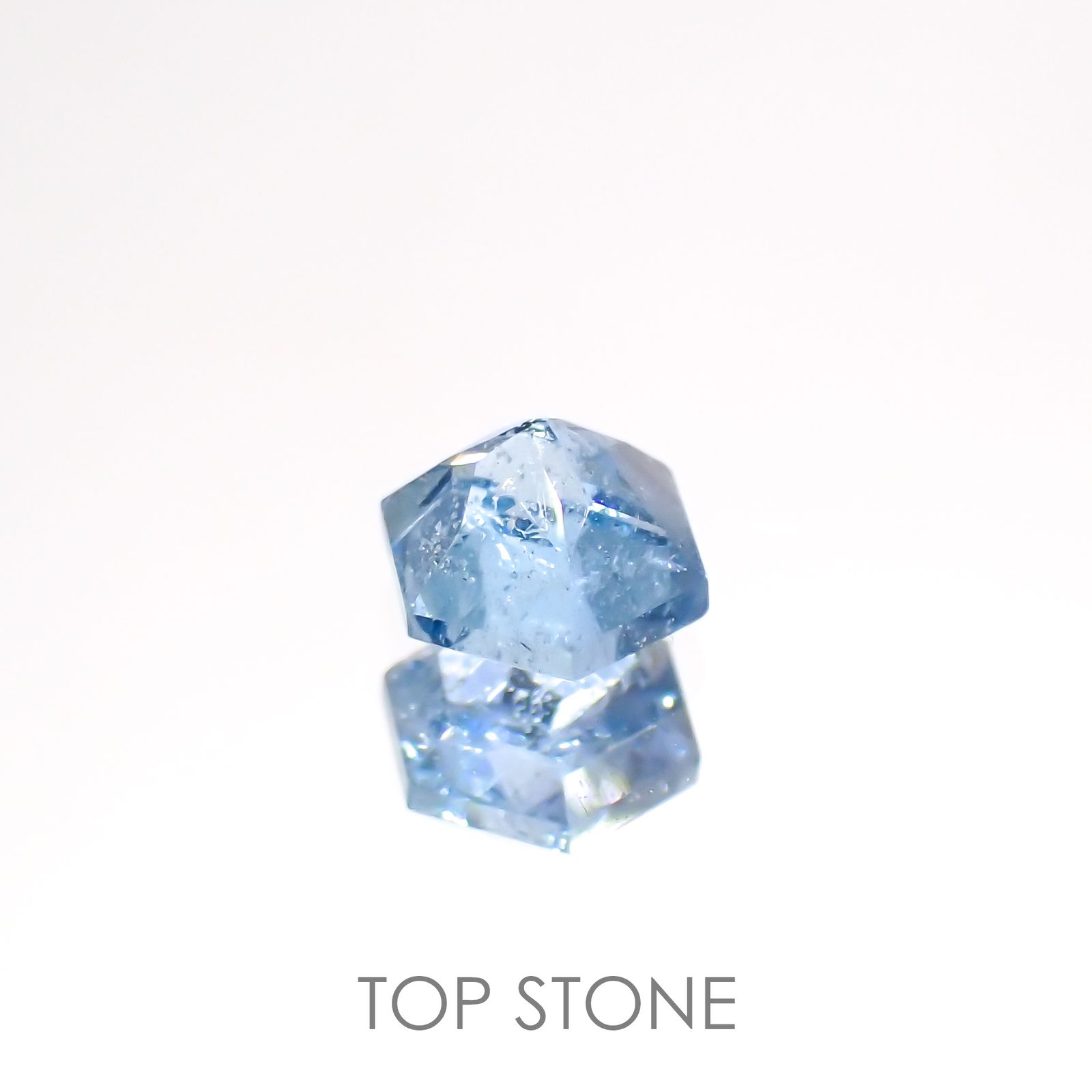 ◇ヘキサゴンカット◇サンタマリアアクアマリン(宝石名アクアマリン)ブラジル産 0.44ct 識別済[220114669]4.5x4.5mm前後
