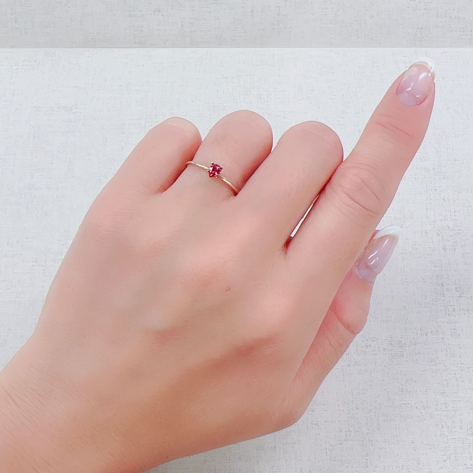 レッドスピネル(宝石名スピネル)タンザニア産 0.19ct 識別済[230522106]4x3.1mm前後