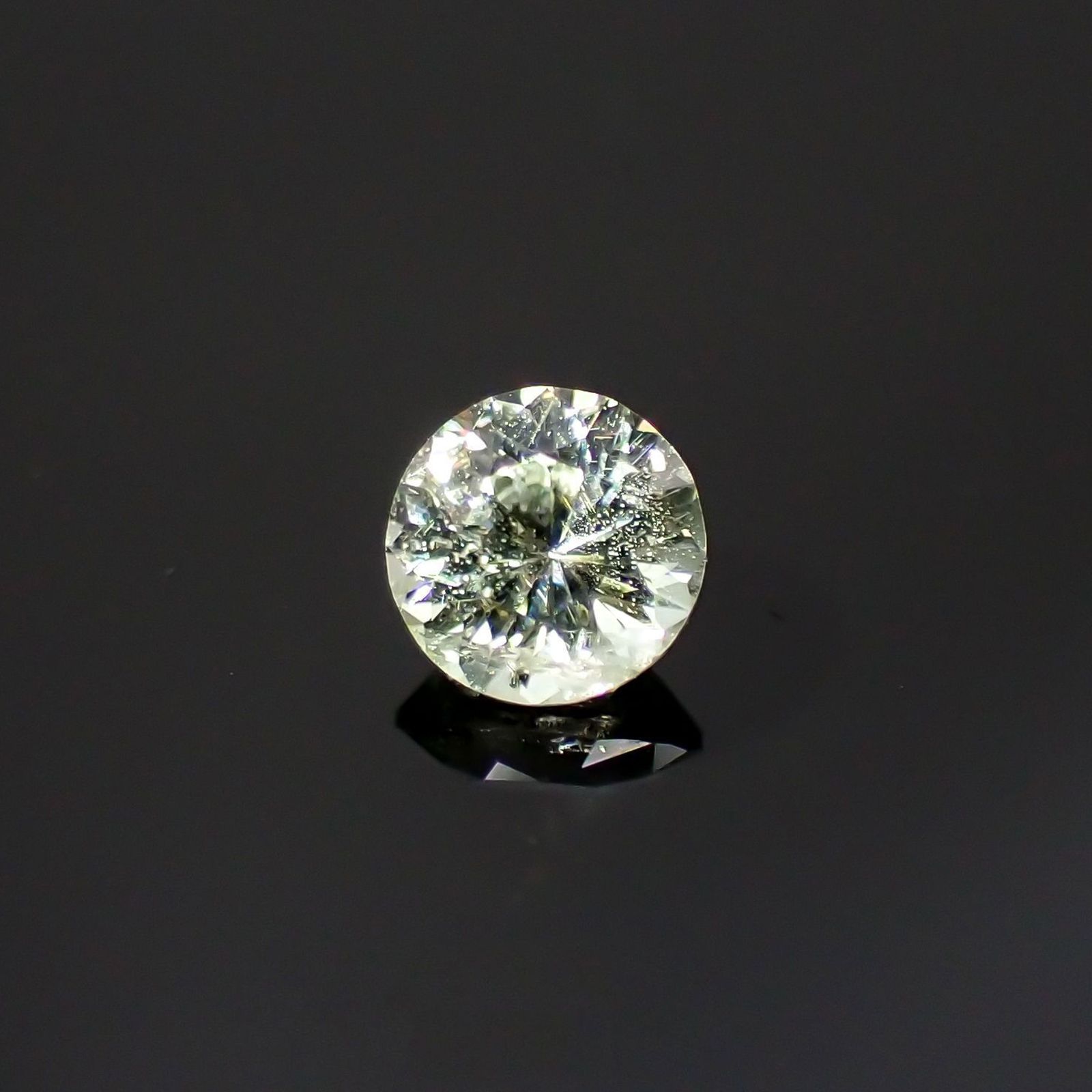 バナジウムコーネルピン(宝石名コーネルピン)タンザニア・タンガ州産 識別済 0.31ct / 4.1x4.1mm前後 [220115629]