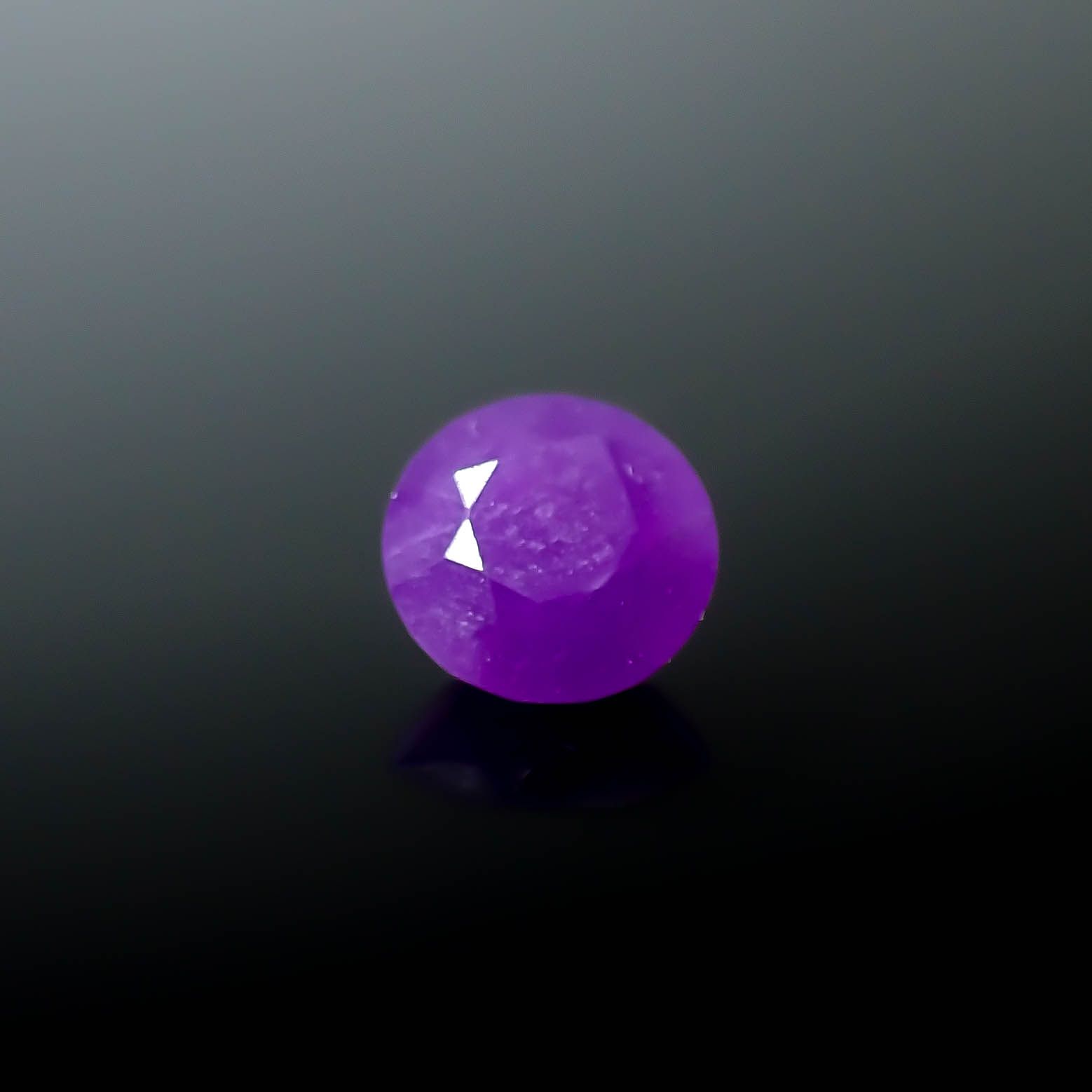 スギライト 南アフリカ産 0.42ct / 5x5mm前後 [250931021]