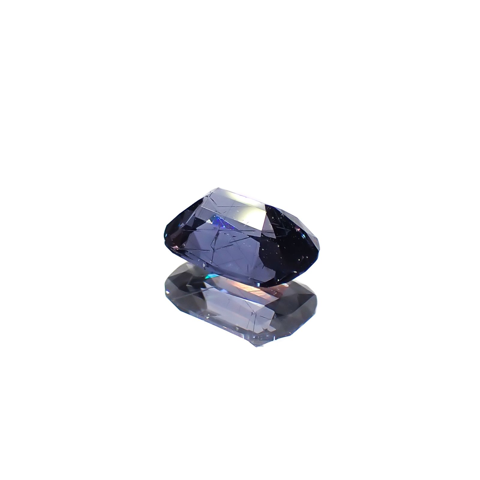 ベキリーブルーガーネット（カラーチェンジガーネット アレキタイプ） マダガスカル・ベキリー産 0.64ct[240628286]5.9x4.2mm前後