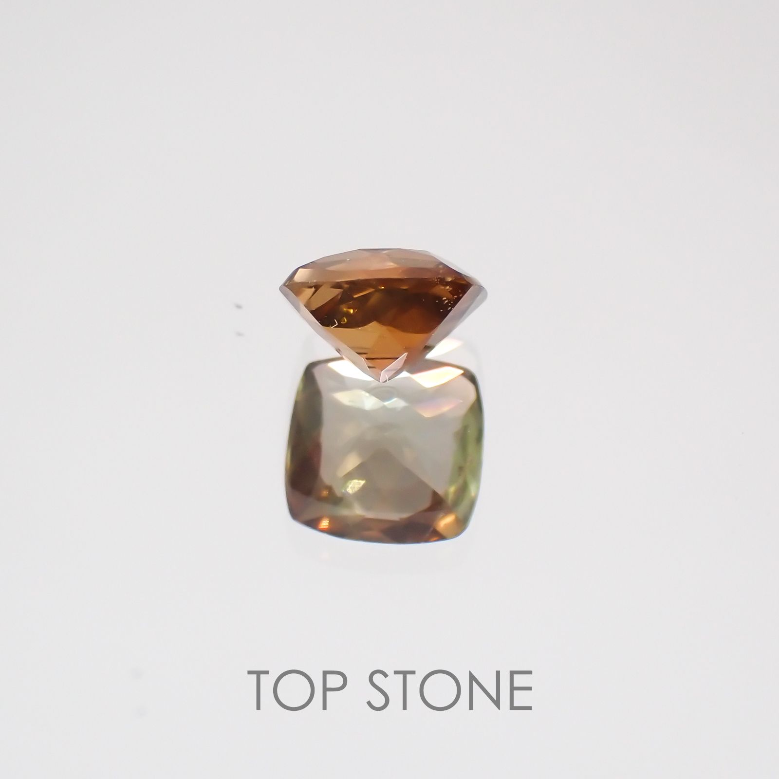 バイカラーアンダリュサイト スリランカ産 ルース 0.61ct[21059871]5.2×5.2mm前後