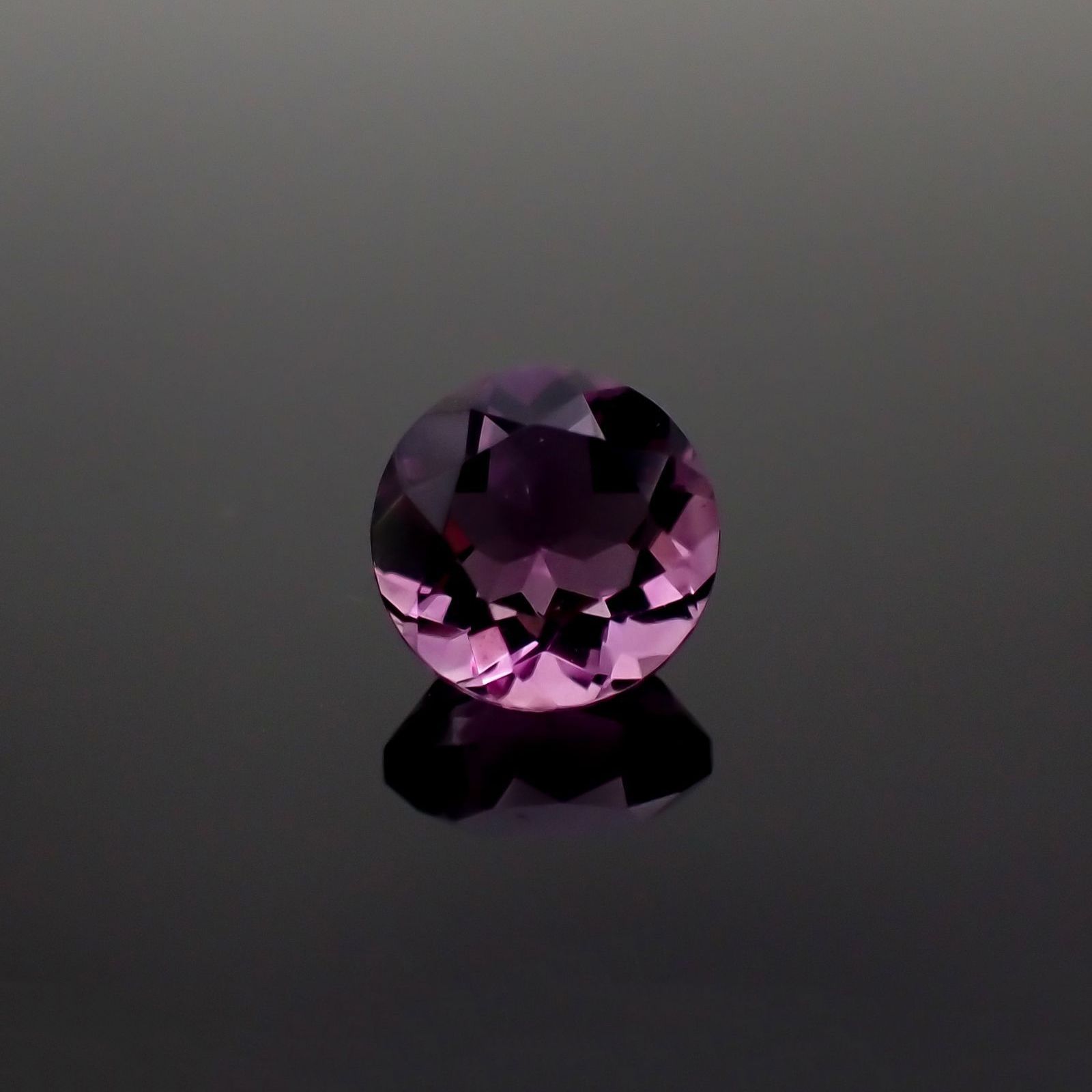 ピンクパープルフローライト 中国産 1.60ct / 7.1x7.1mm前後 [221018445]