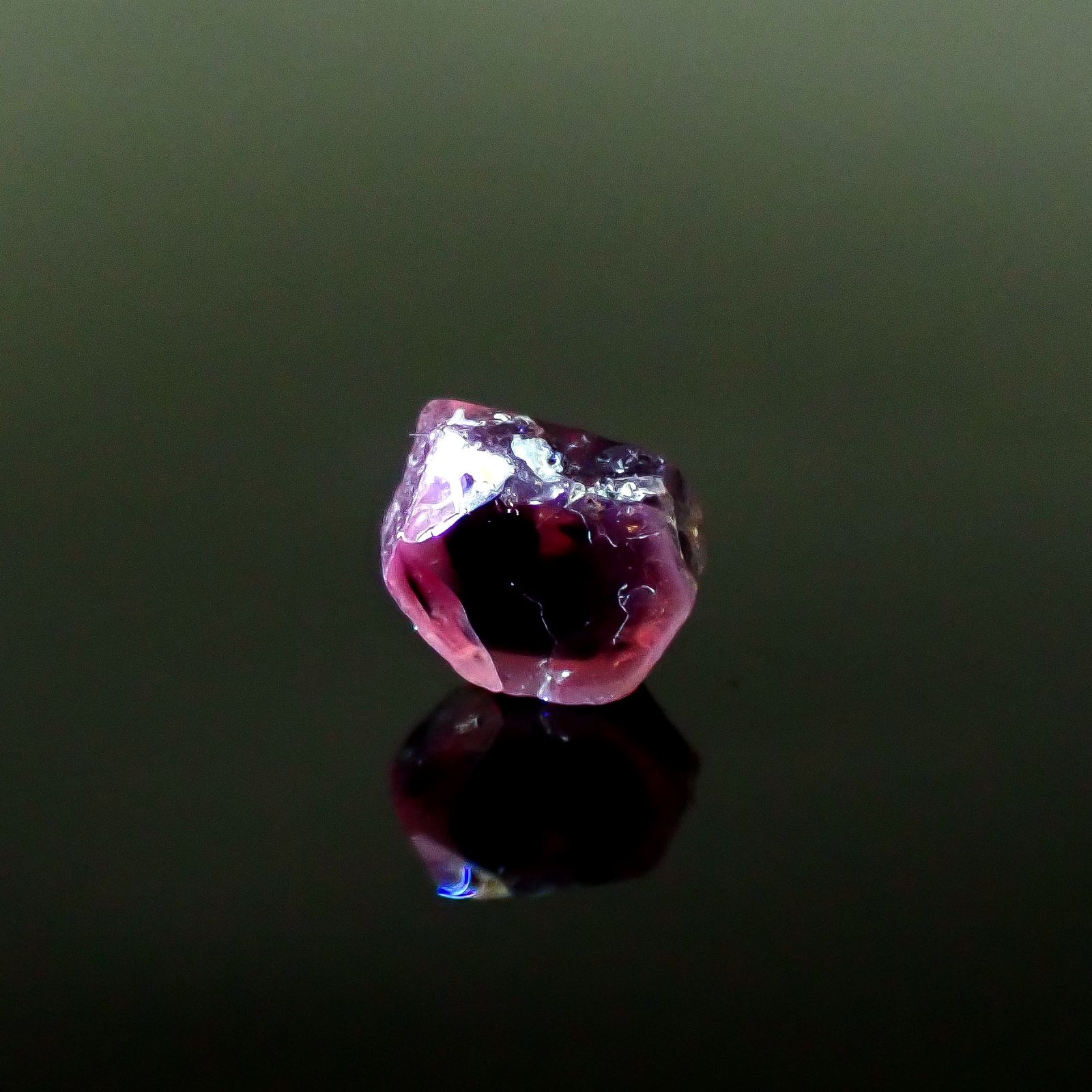 ウィンザーサファイア原石スライス タンザニア・ウィンザー産 1.33ct [250730831]5.8x7mm前後