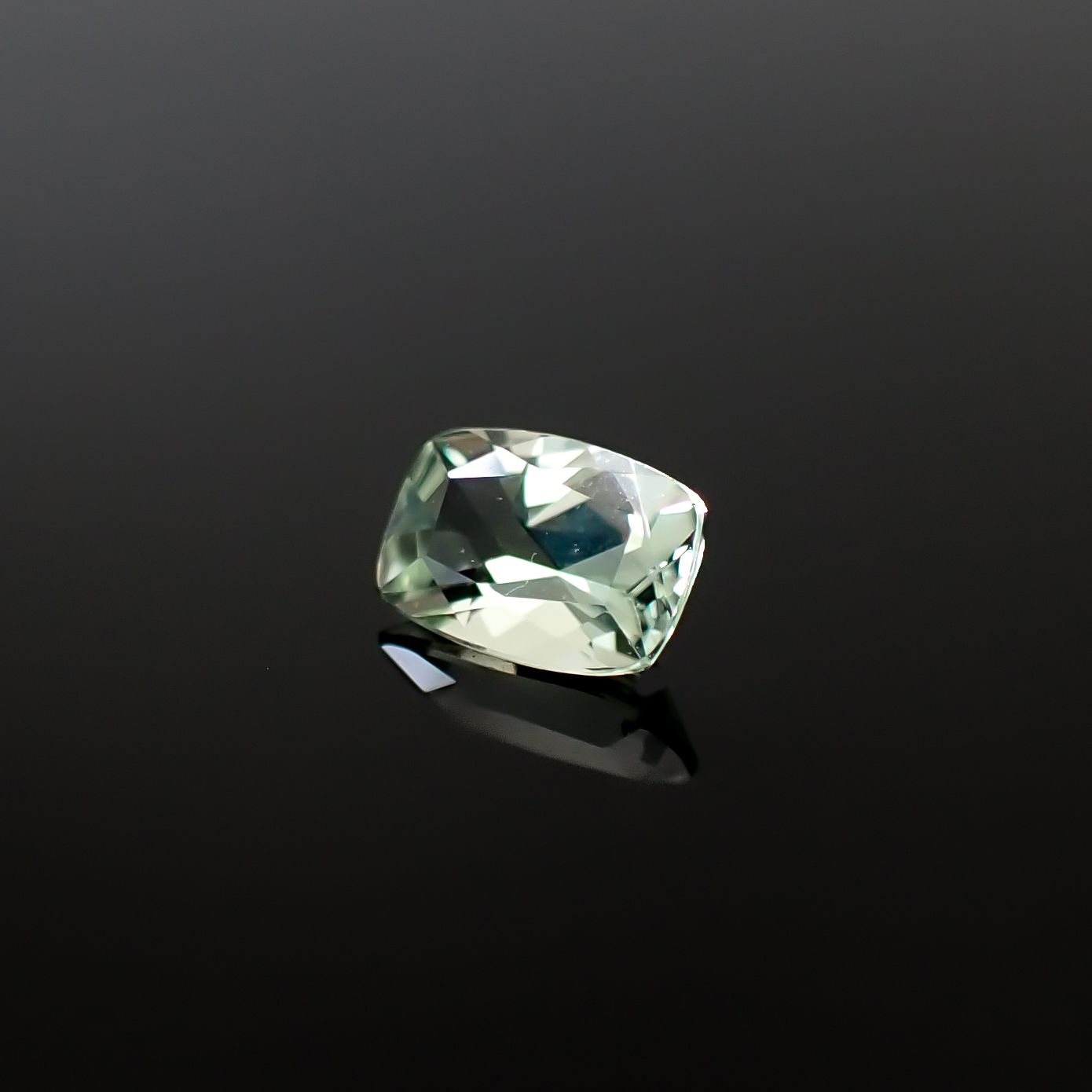 モンテブラサイト(宝石名モンテブラサイト)マダガスカル産 0.46ct 識別済[241229657]6x4mm前後