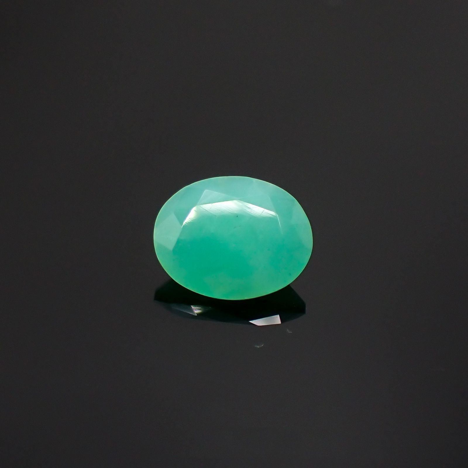 グリーンオパール(宝石名コモンオパール) 南アフリカ産 1.20ct 識別済[210611392]8.9×7.2mm前後