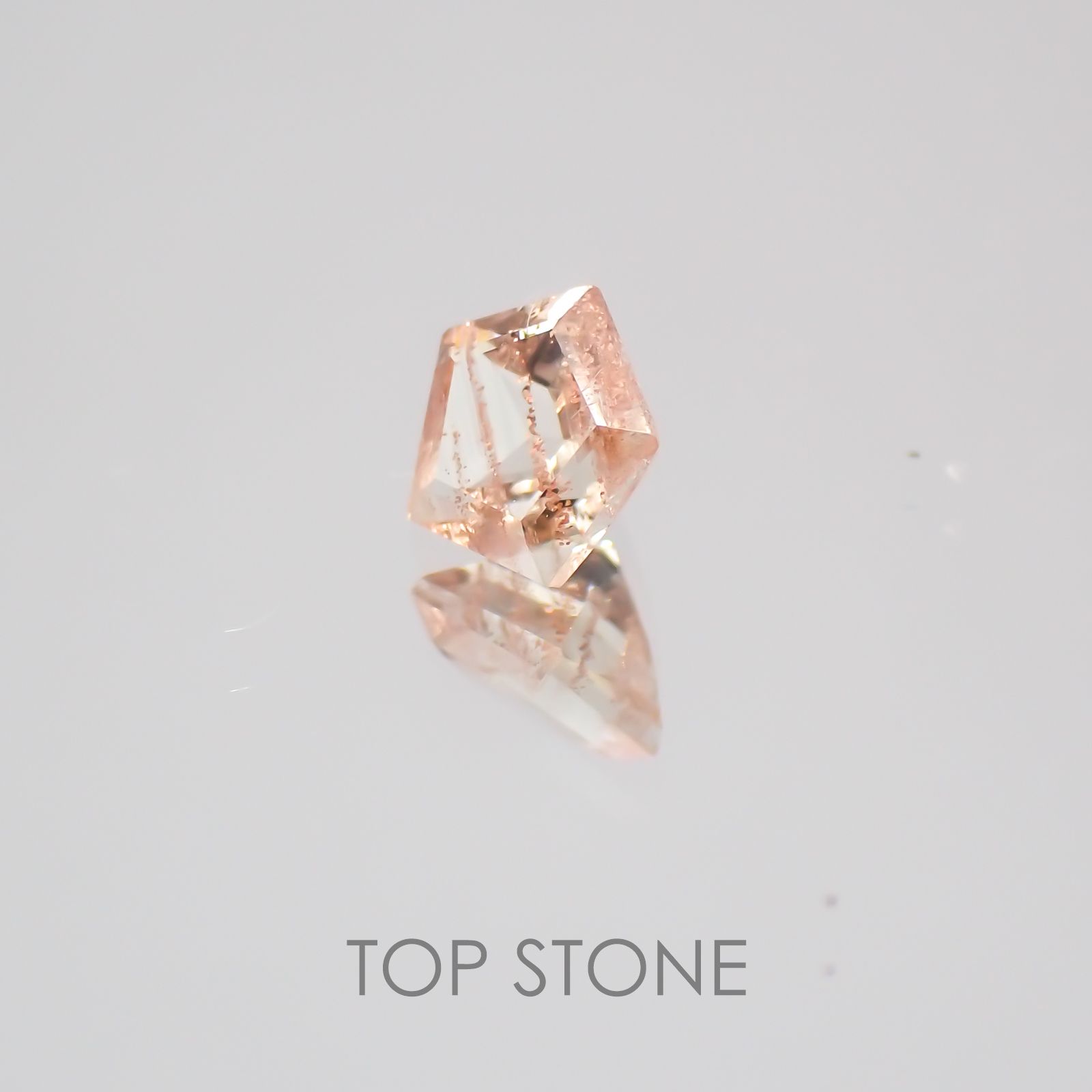 ◇ペンタゴンカット◇オレゴンサンストーンSA アメリカ産 ルース 0.22ct[21059540]4×4mm前後