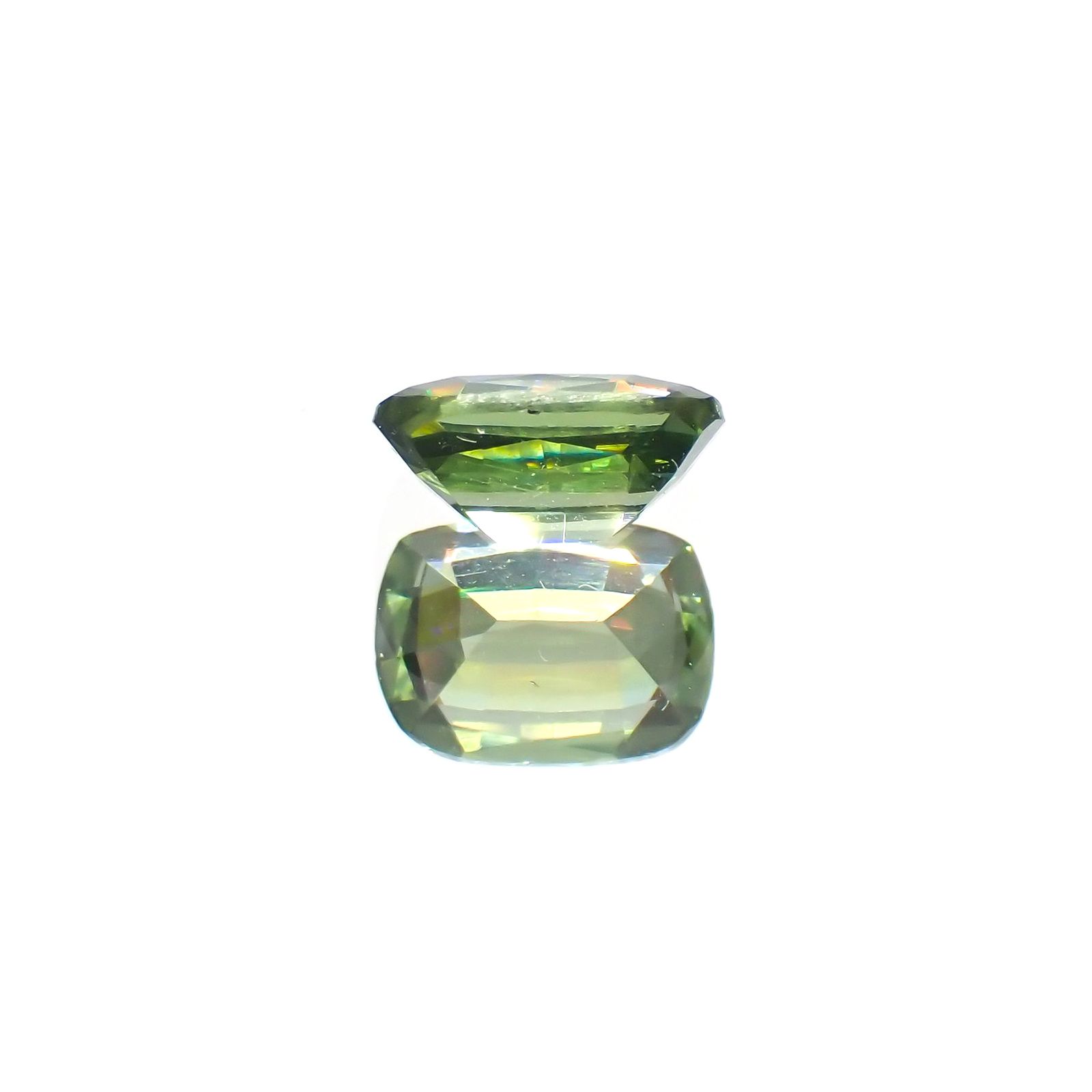 グリーンジルコン(宝石名ジルコン)スリランカ/カンボジア産 0.99ct 識別済[220114895]6.8x4.9mm前後