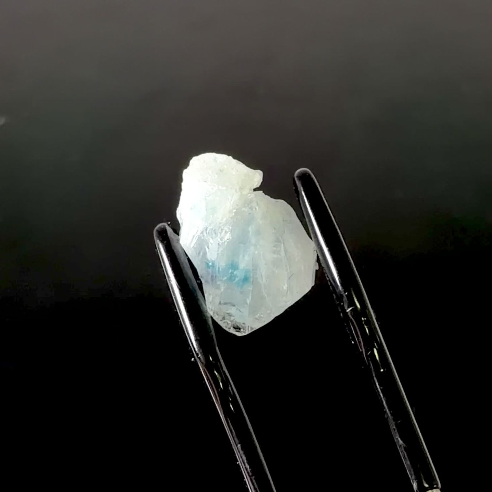 ユークレース 原石 ブラジル産 5.91ct / 13.1x10.6mm前後 [260231728