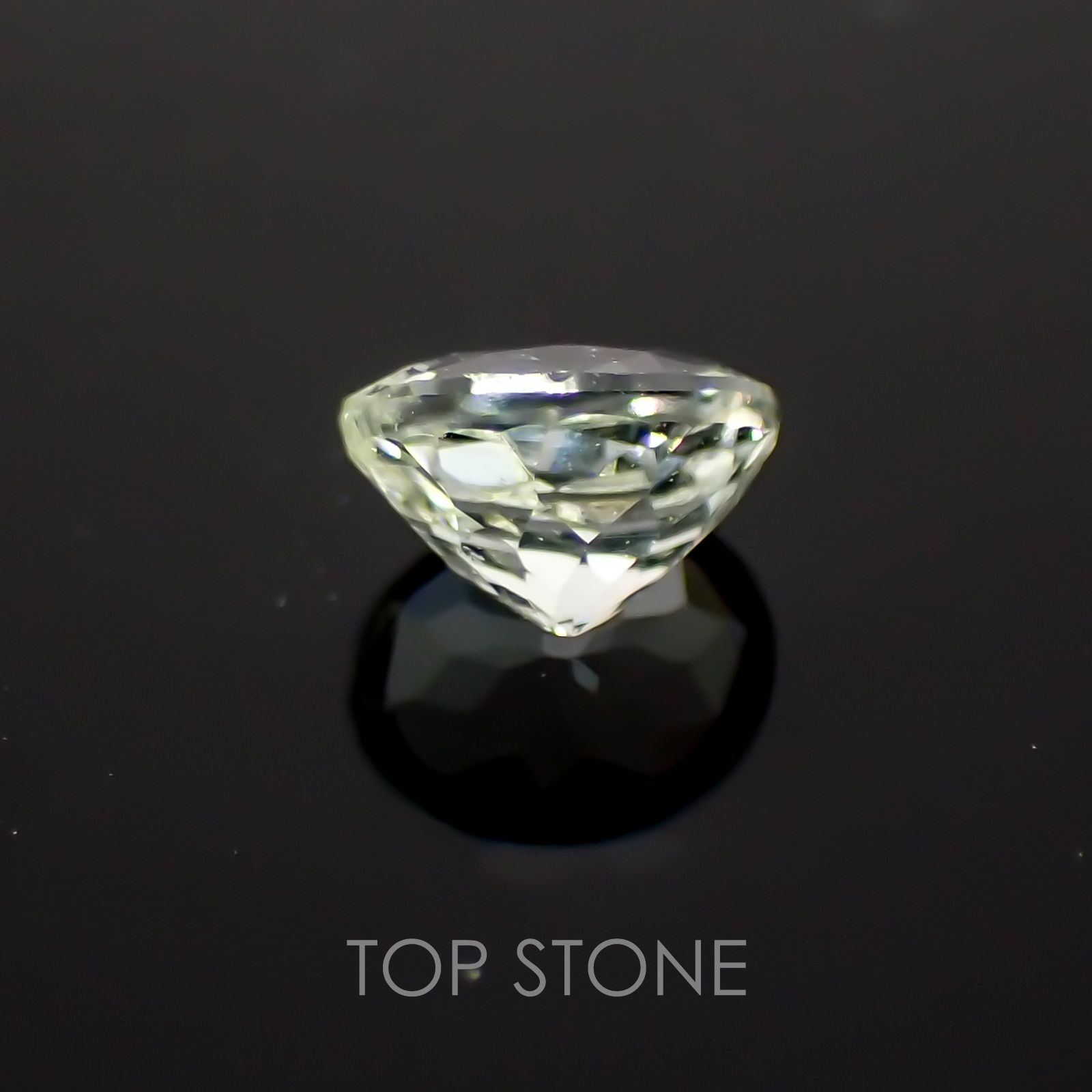 リューコガーネット(宝石名ホワイト グロッシュラー・ガーネット) ビルマ産 0.27ct 識別済[19111481]4×3mm前後