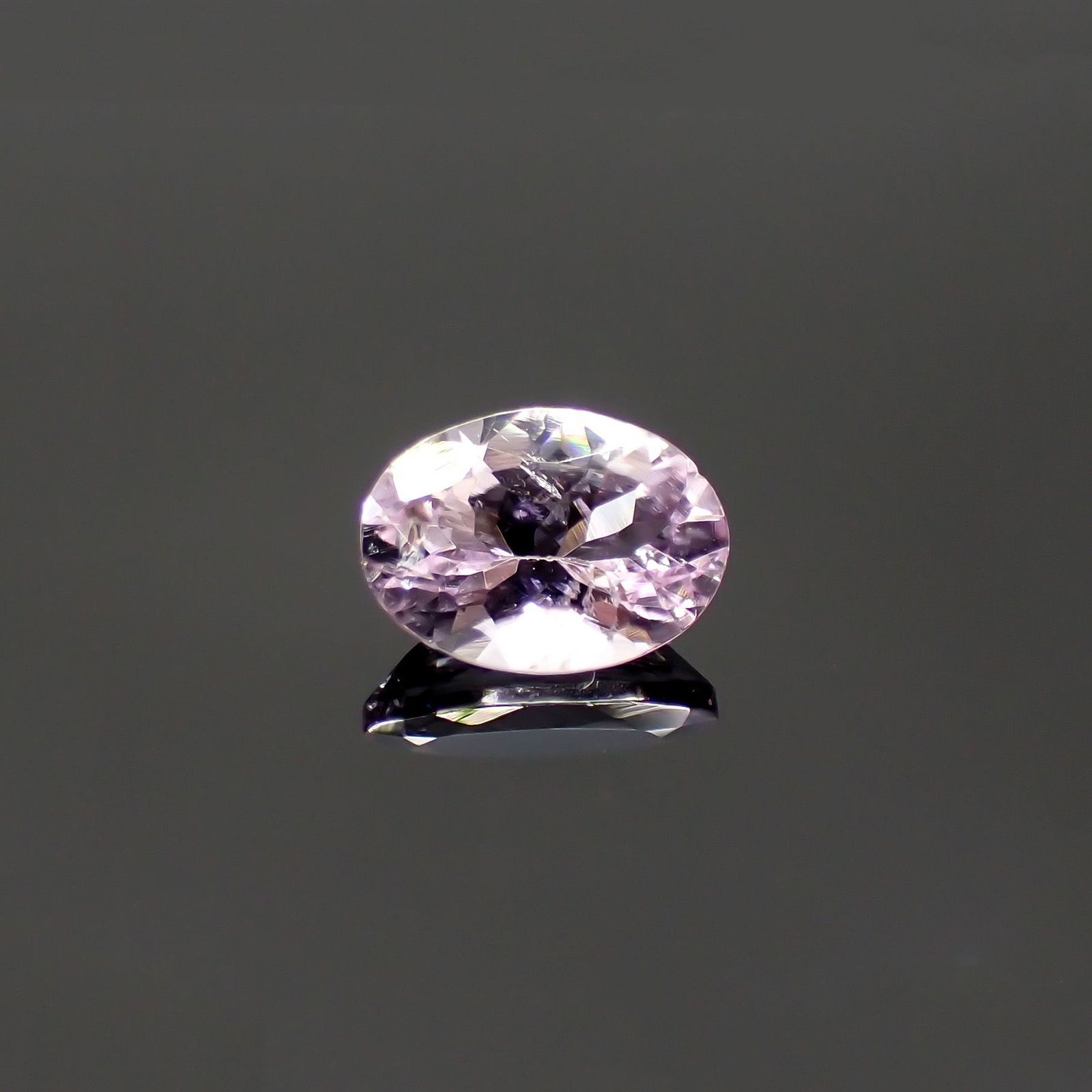 ピンクゾイサイト(宝石名ピンク・ゾイサイト) タンザニア産 ソ付(彩珠) 0.811ct / 7.1x5.2mm前後 [21019344]