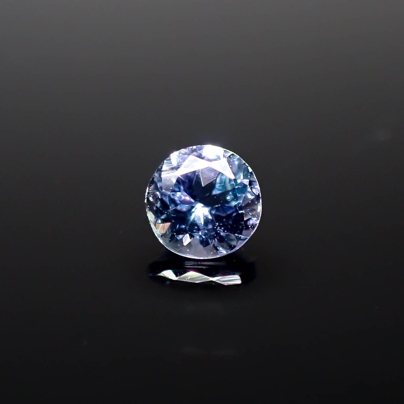 バイカラータンザナイト(宝石名ゾイサイト)タンザニア産 0.41ct 識別済[240828602]4.6x4.6mm前後