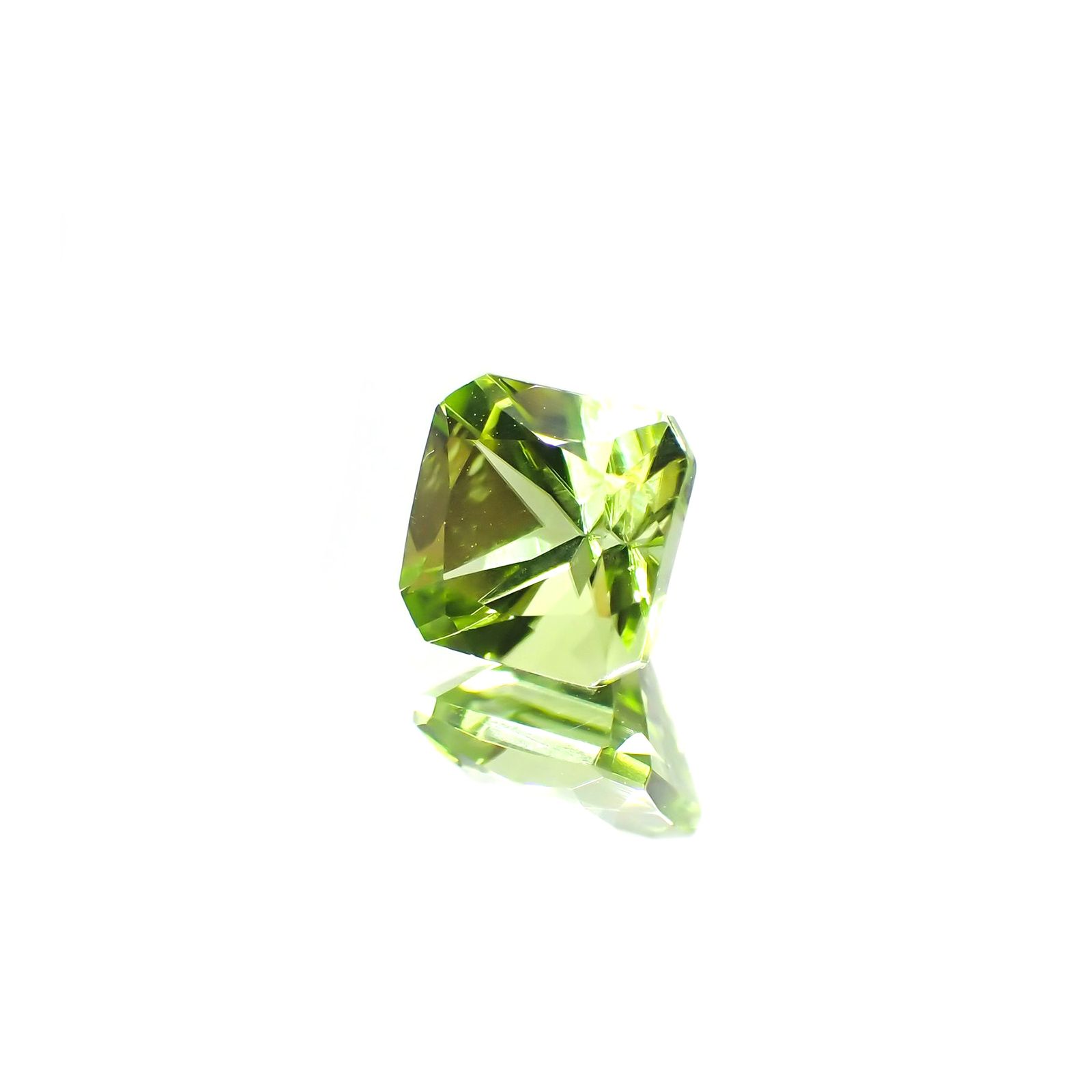 ◇アッシャーカット◇ペリドット(宝石名ペリドット) パキスタン産 1.37ct 識別済[210913480]6.1×6.1mm前後