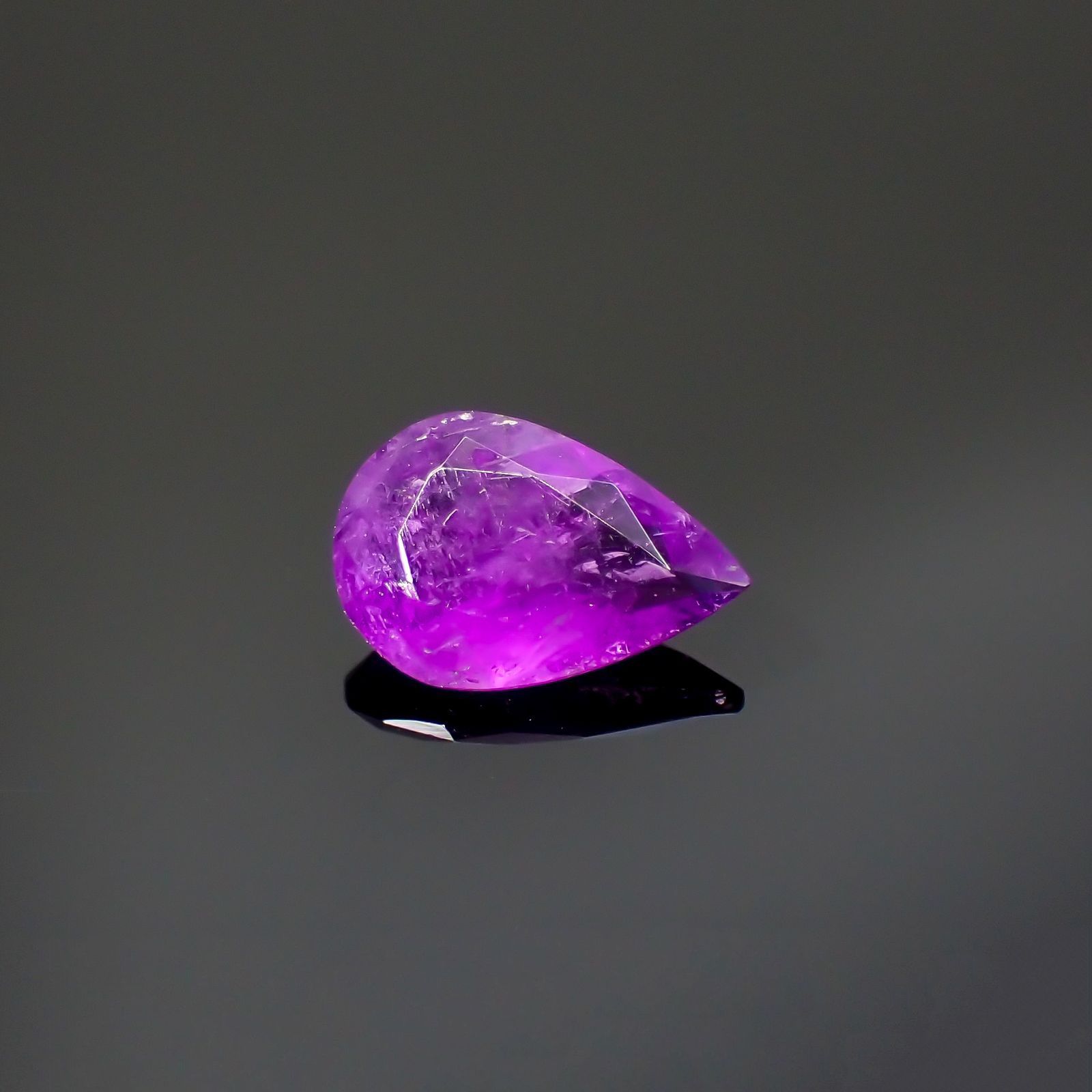 ハックマナイト(宝石名ハックマナイト)アフガニスタン産 識別済 0.77ct / 8.9x5.9mm前後 [260115392]