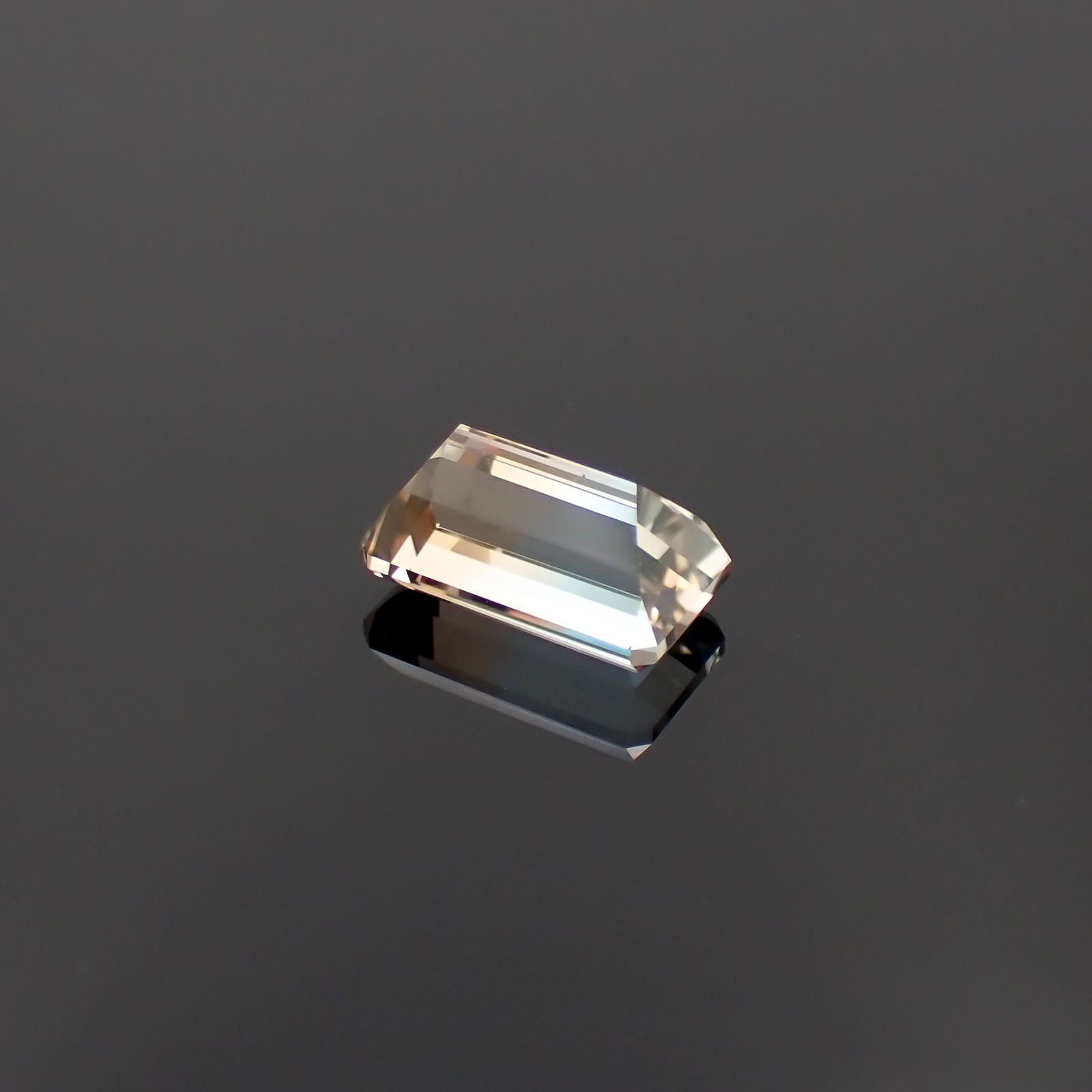 バイカラートパーズ ウクライナ産 4.47ct[231224894]11.1x6.5mm前後