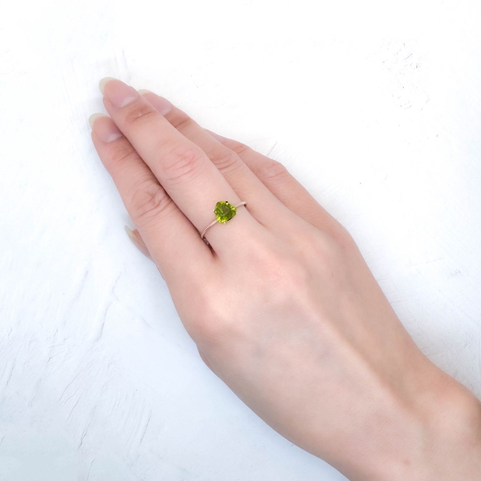 ベスビアナイト(アイドクレース) ケニア産 1.04ct / 6.5x6.7mm前後 [251231373]