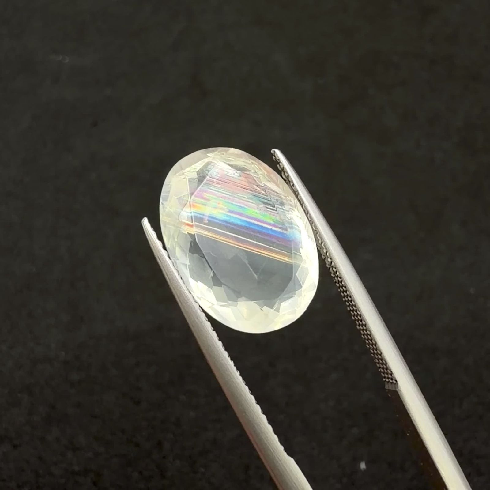 マラウイムーンストーン マラウイ共和国産 7.77ct / 15.4x11.3mm前後