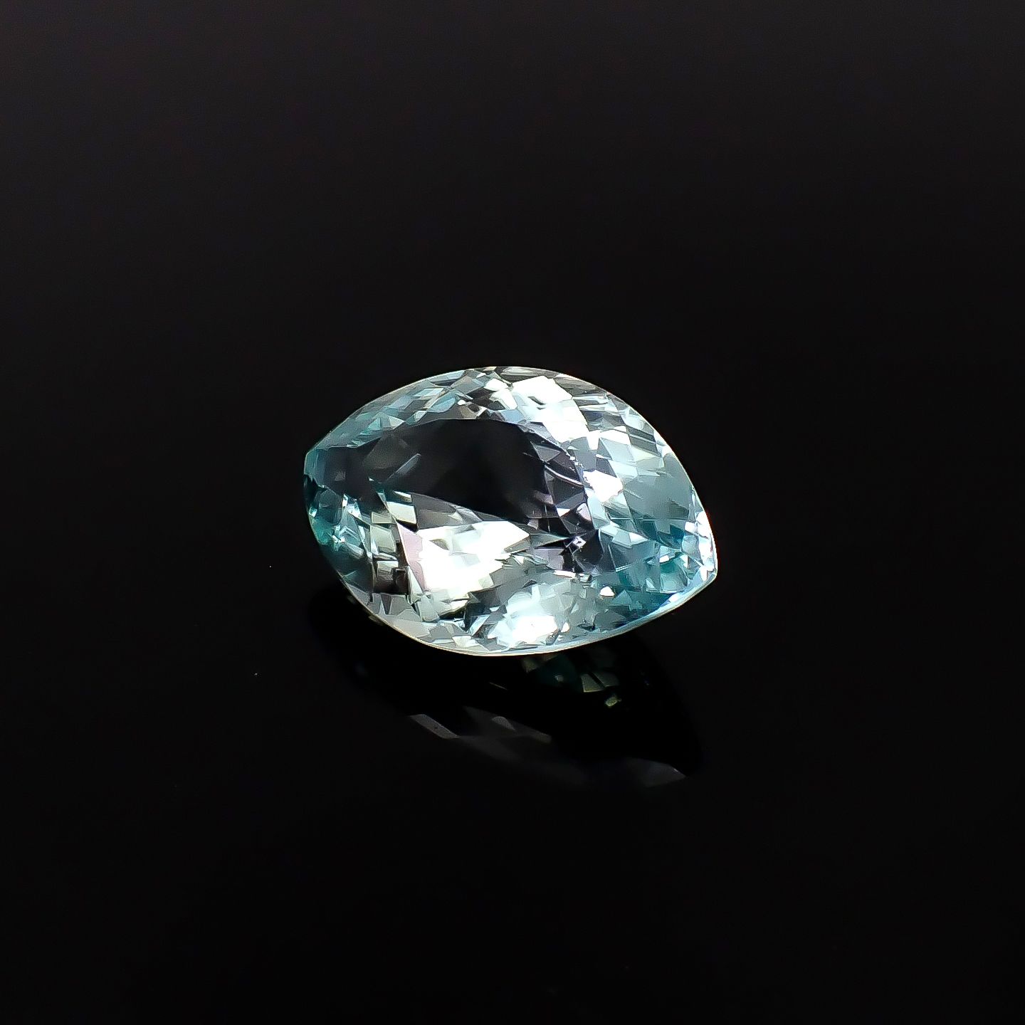 アンブリゴナイト/モンテブラサイト(宝石名モンテブラサイト)マダガスカル産 ソ付(宝貴協) 12.649ct / 19.92x13.28mm前後 [260131597]